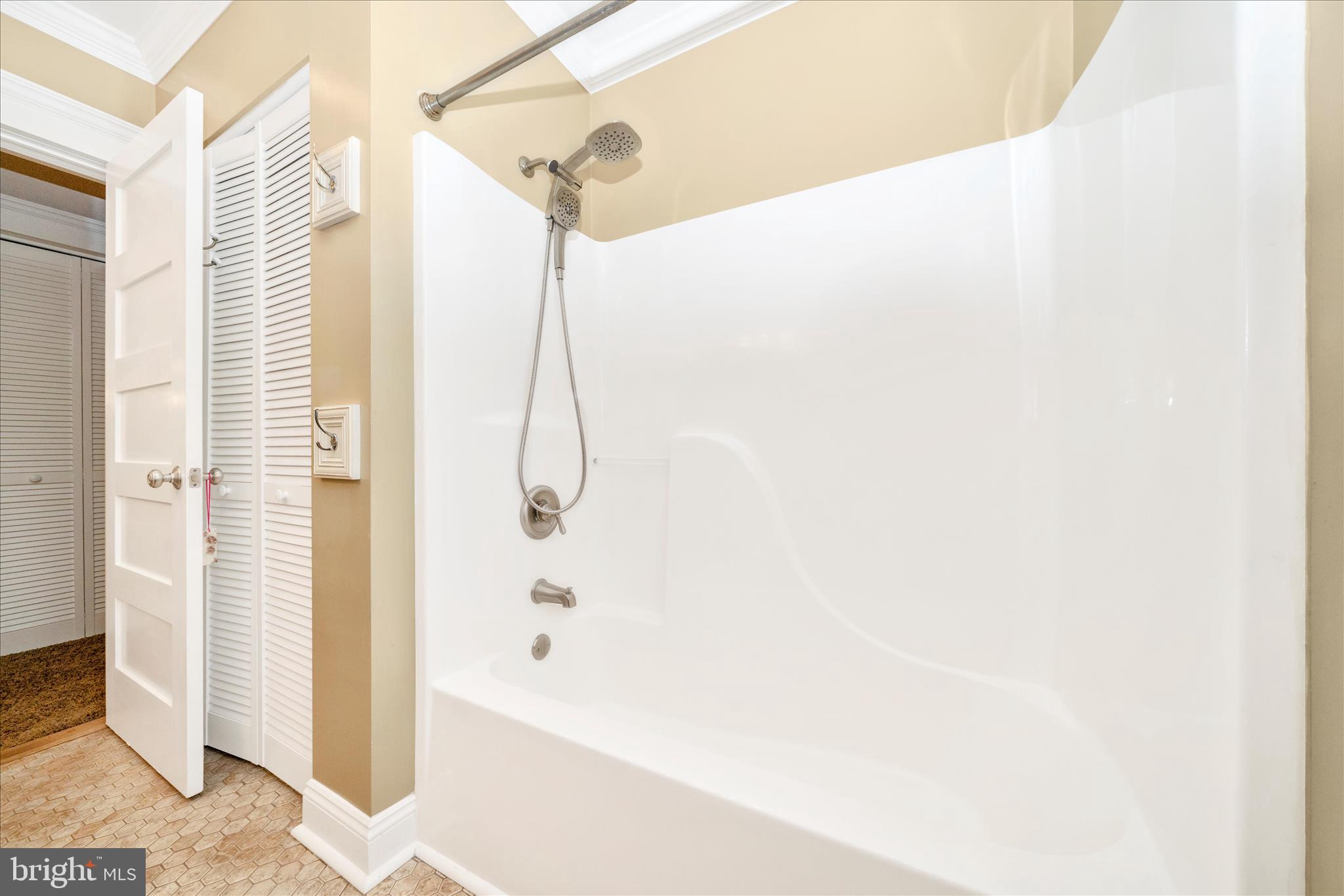 HILLANDALE - Residential Lease