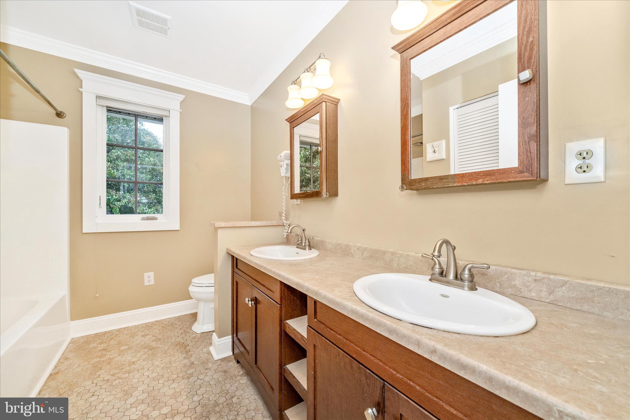 HILLANDALE - Residential Lease