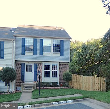 Charming End-Unit Townhome in Prime Stafford Location!
Welcome to 1011 Highpointe Blvd—an inviting 3-level end-unit townhouse nestled on a quiet cul-de-sac in the desirable Liberty Place community. Enjoy the privacy of a deck that backs to mature trees, perfect for morning coffee or weekend BBQs. Inside, you’ll find a spacious rec room with a full bath in the walk-out basement, ideal for guests, a home gym, or media space. The eat-in kitchen offers great natural light, and the entire home features neutral paint and carpet, ready for your personal touch.
Located just minutes from commuter routes (I-95, Route 610), shopping centers, restaurants, and top-rated schools like Kate Waller Barrett Elementary and H.H. Poole Middle. Public transportation, commuter lots, and OmniRide Express bus routes make getting to the Pentagon or D.C. a breeze.