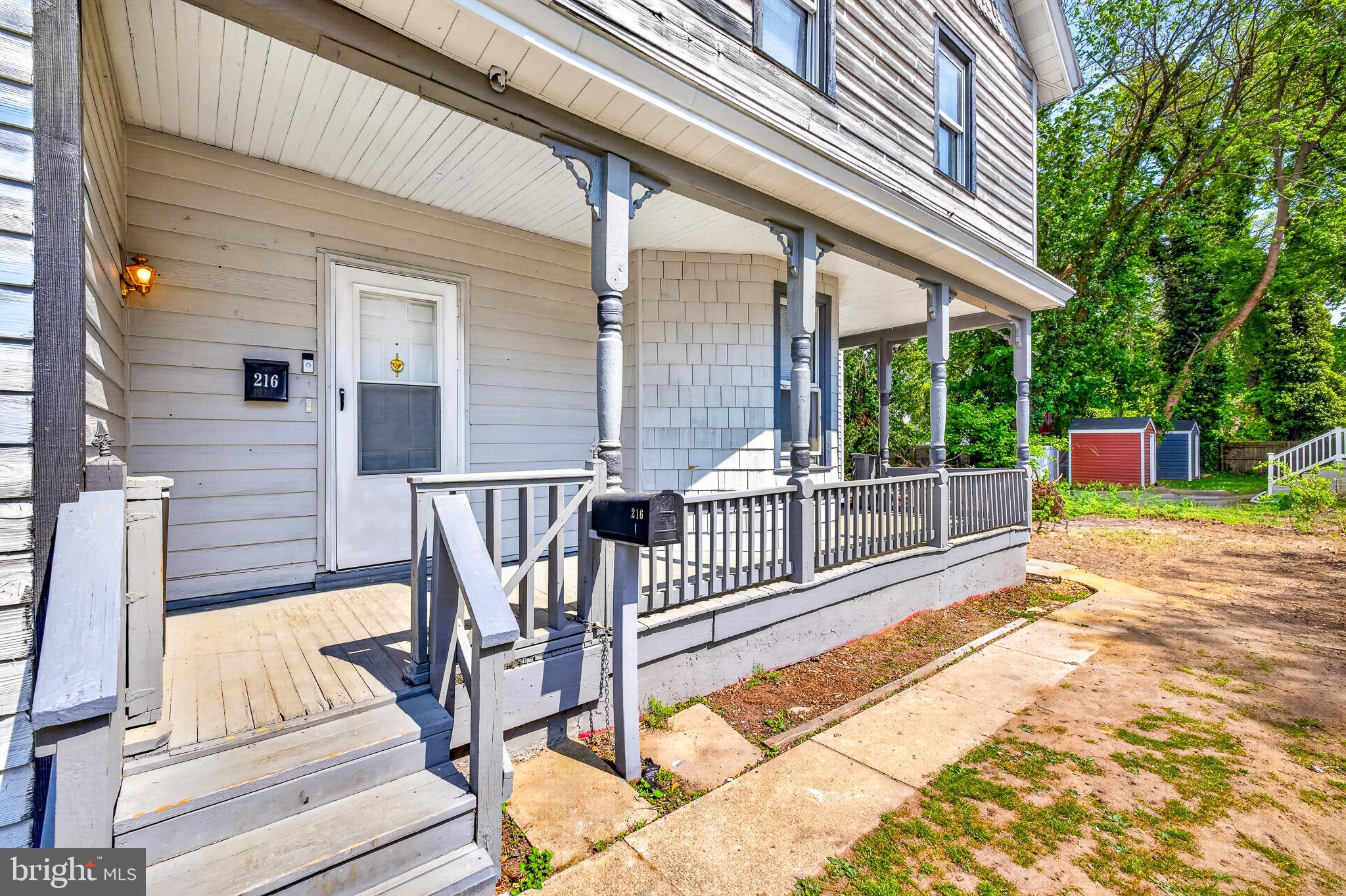 216 W DIVISION STREET