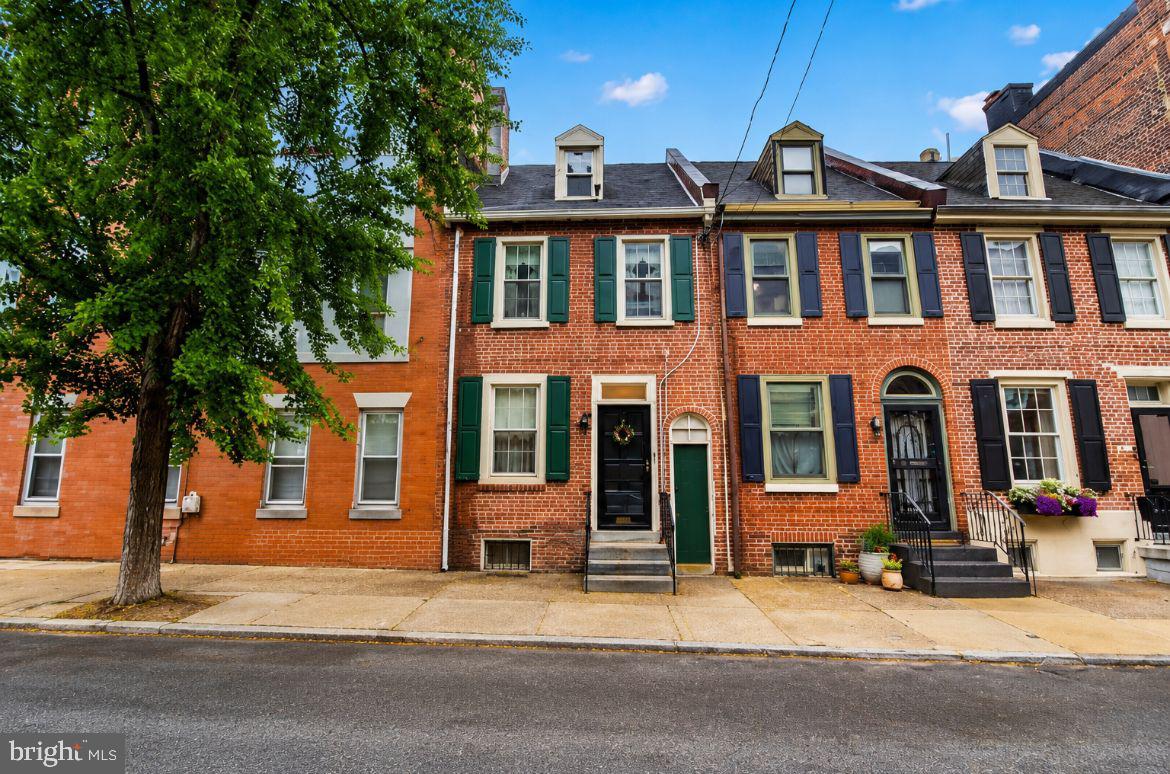 QUEEN VILLAGE - Residential