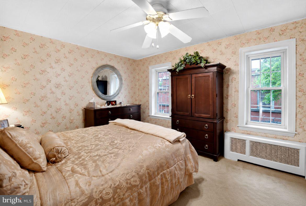 QUEEN VILLAGE - Residential