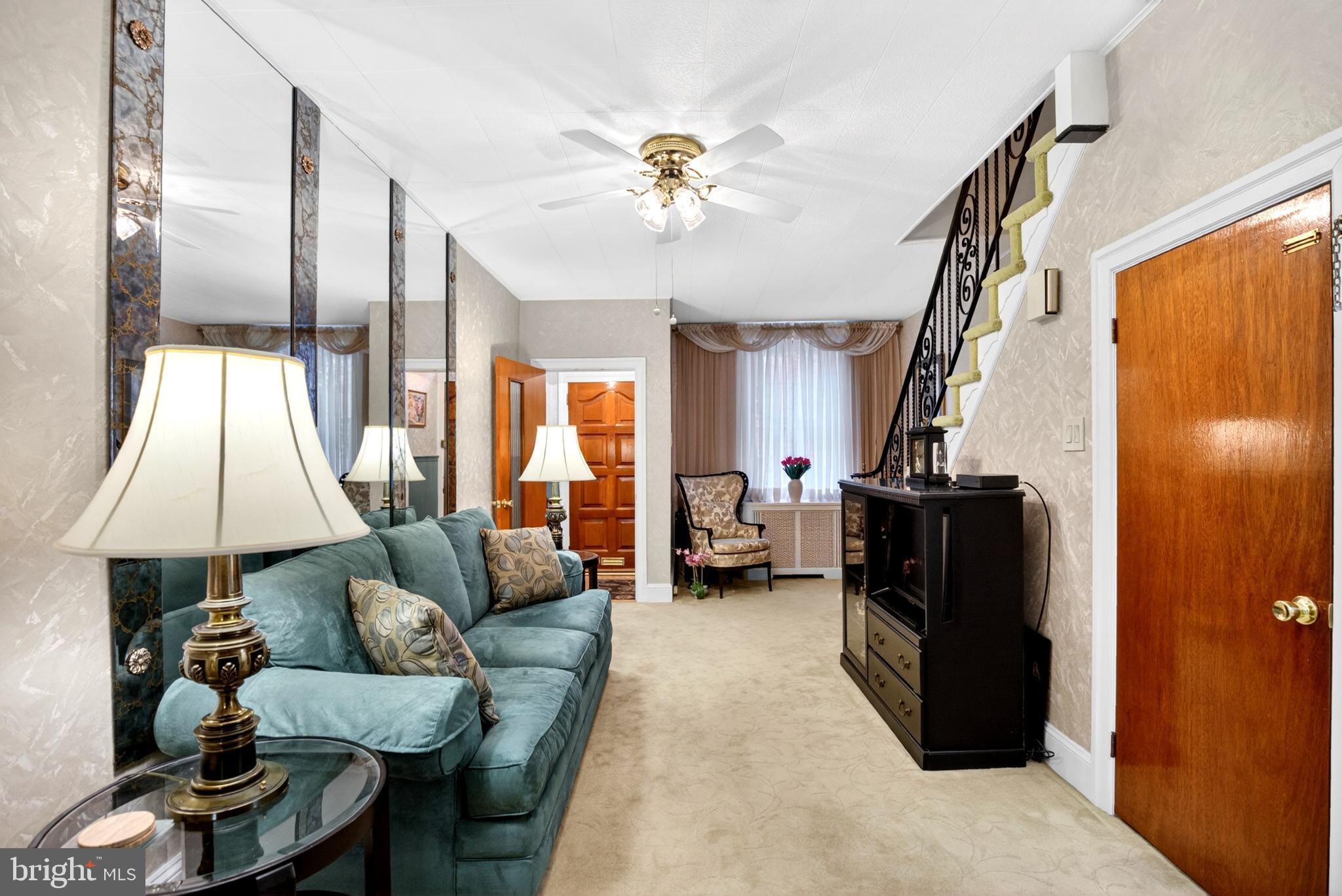 QUEEN VILLAGE - Residential