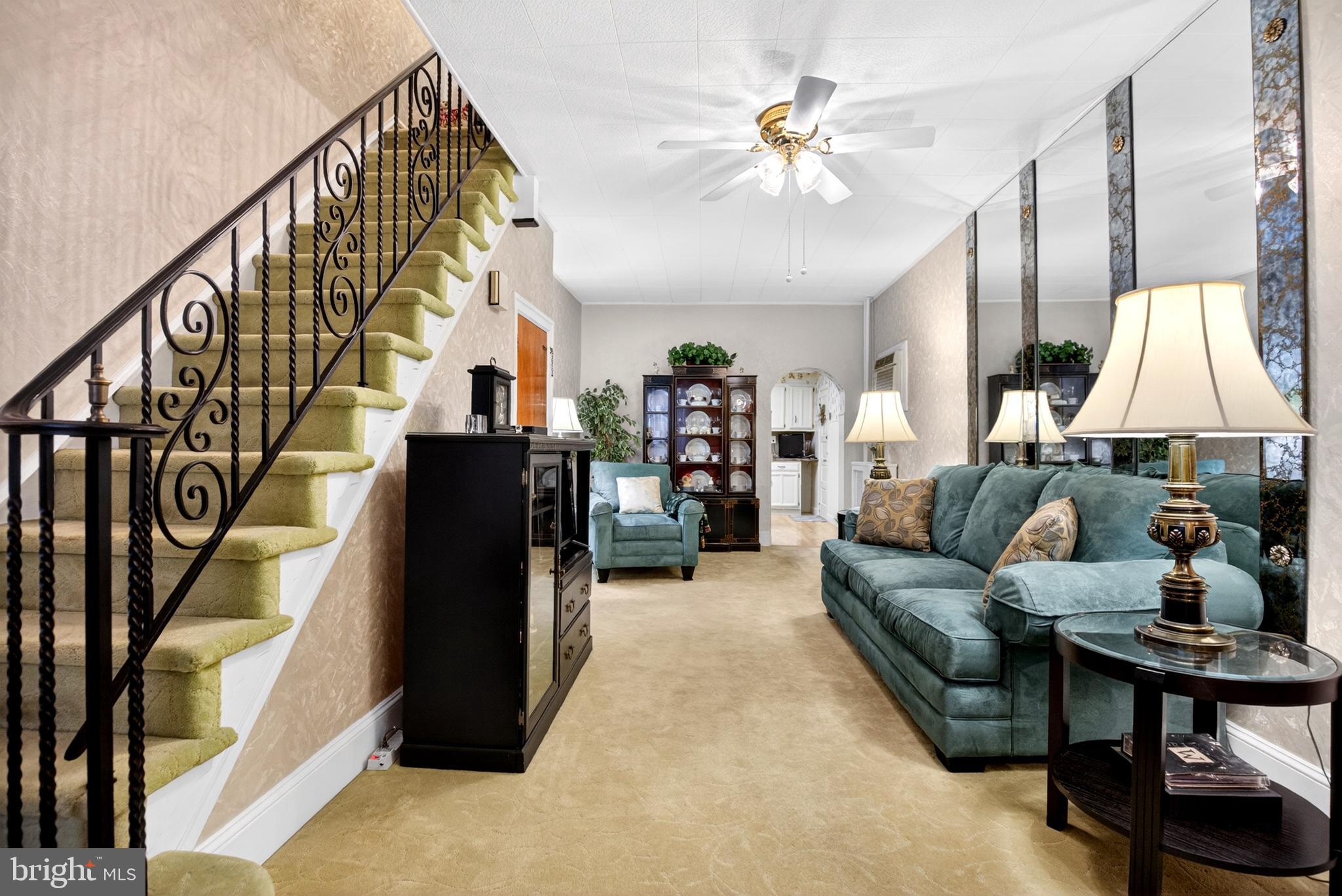 QUEEN VILLAGE - Residential