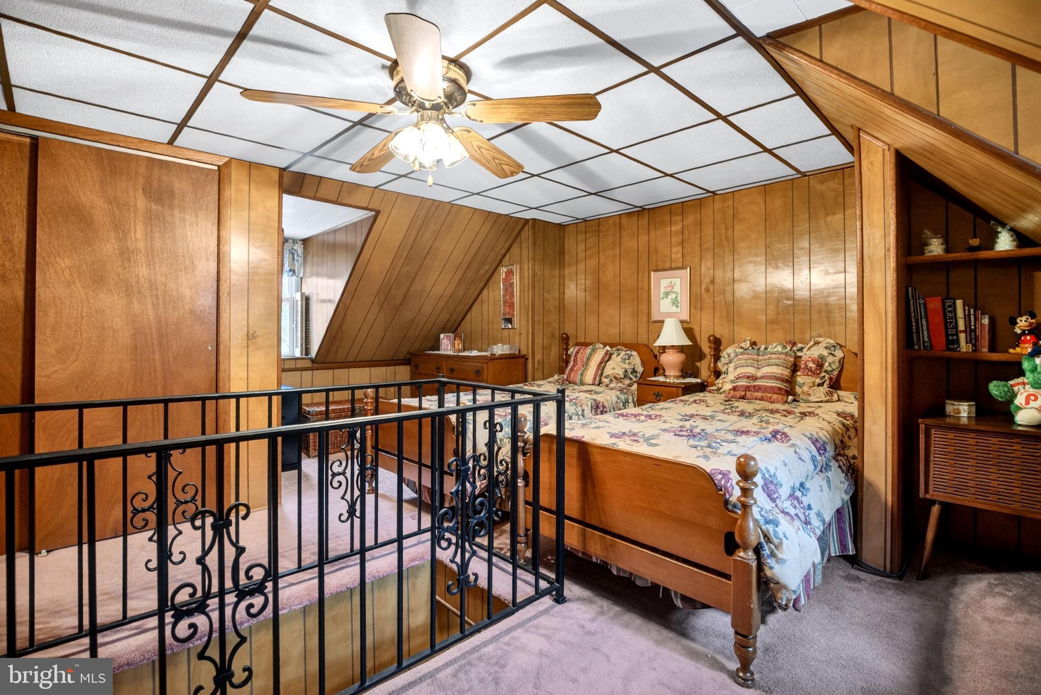 QUEEN VILLAGE - Residential