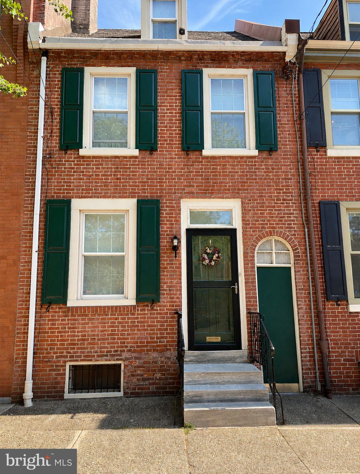 QUEEN VILLAGE - Residential