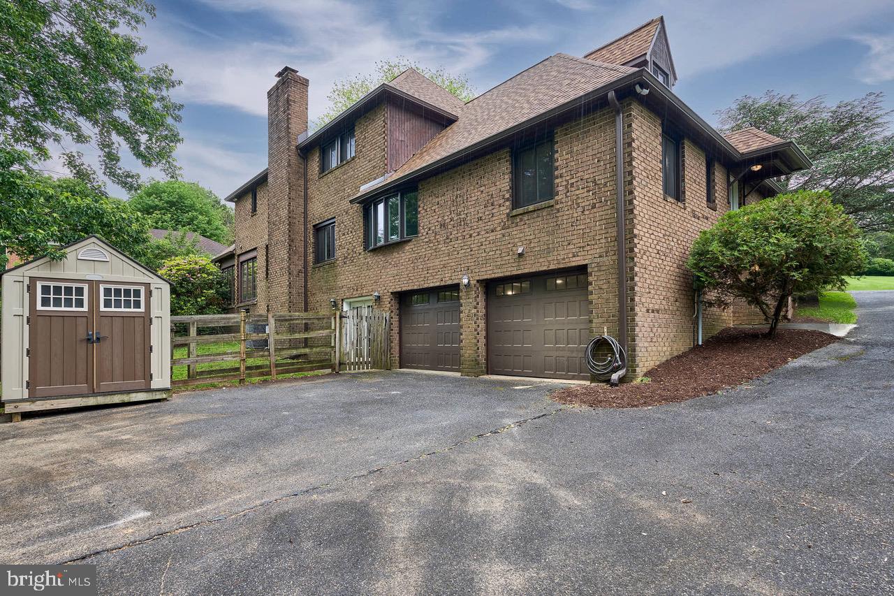 7423 ROUND HILL ROAD
