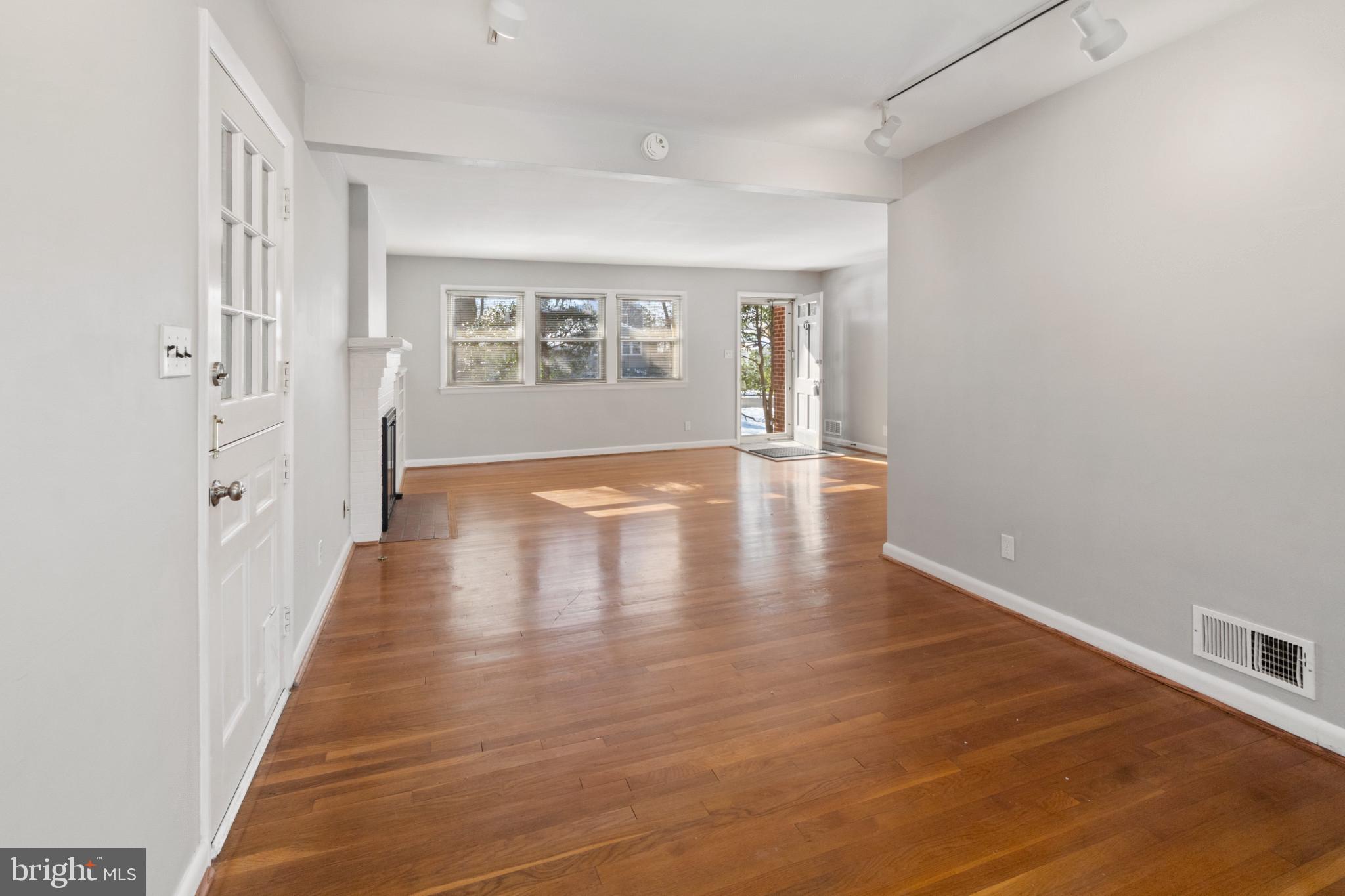 WELLINGTON ESTATES - Residential