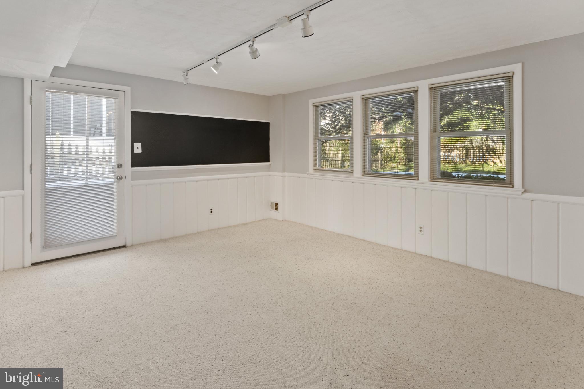 WELLINGTON ESTATES - Residential