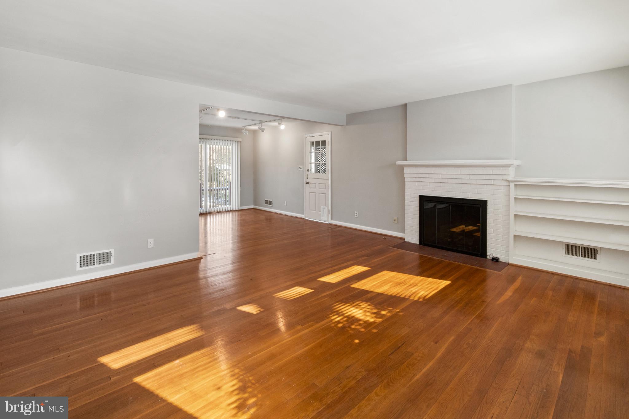 WELLINGTON ESTATES - Residential