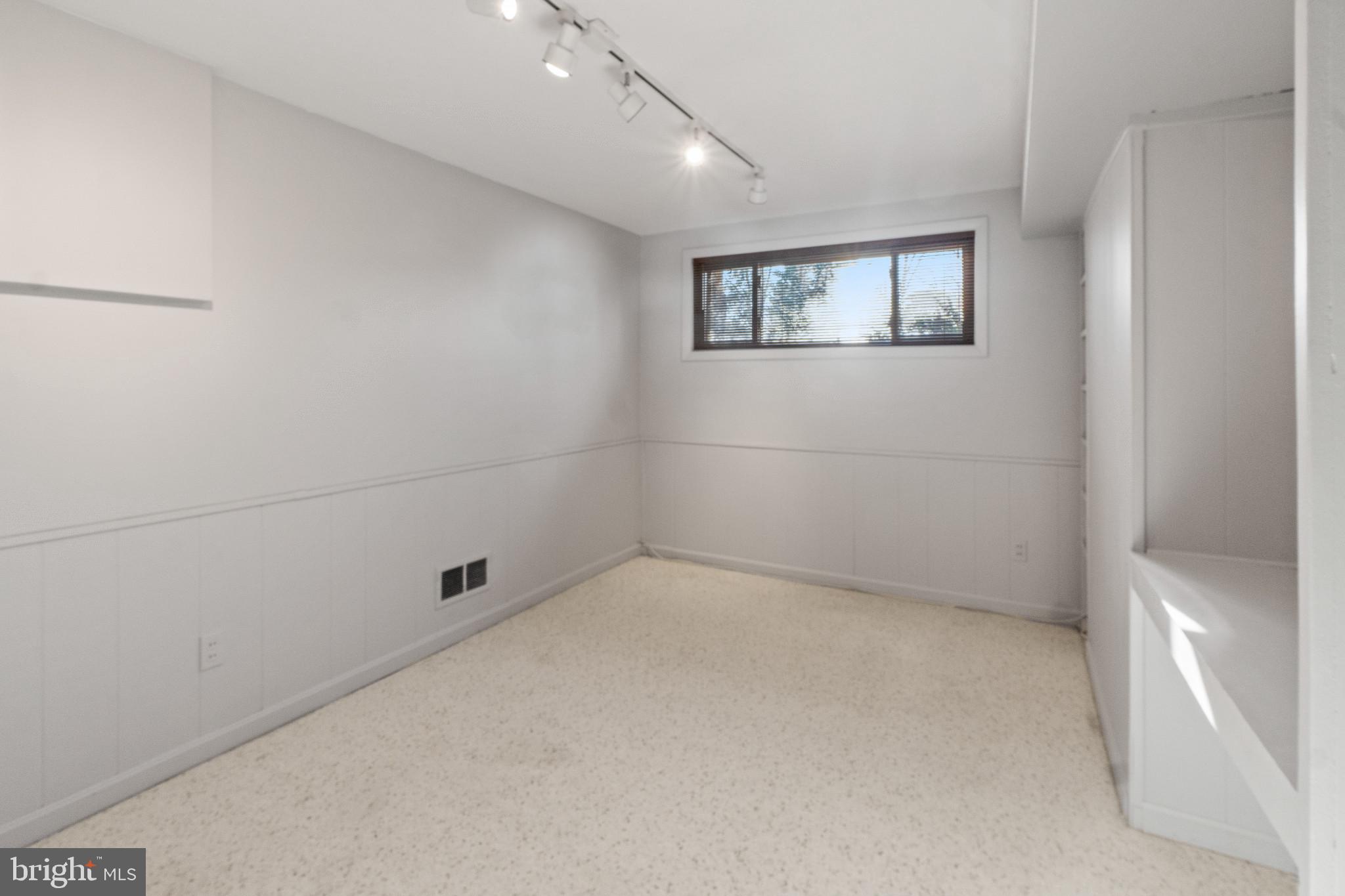 WELLINGTON ESTATES - Residential