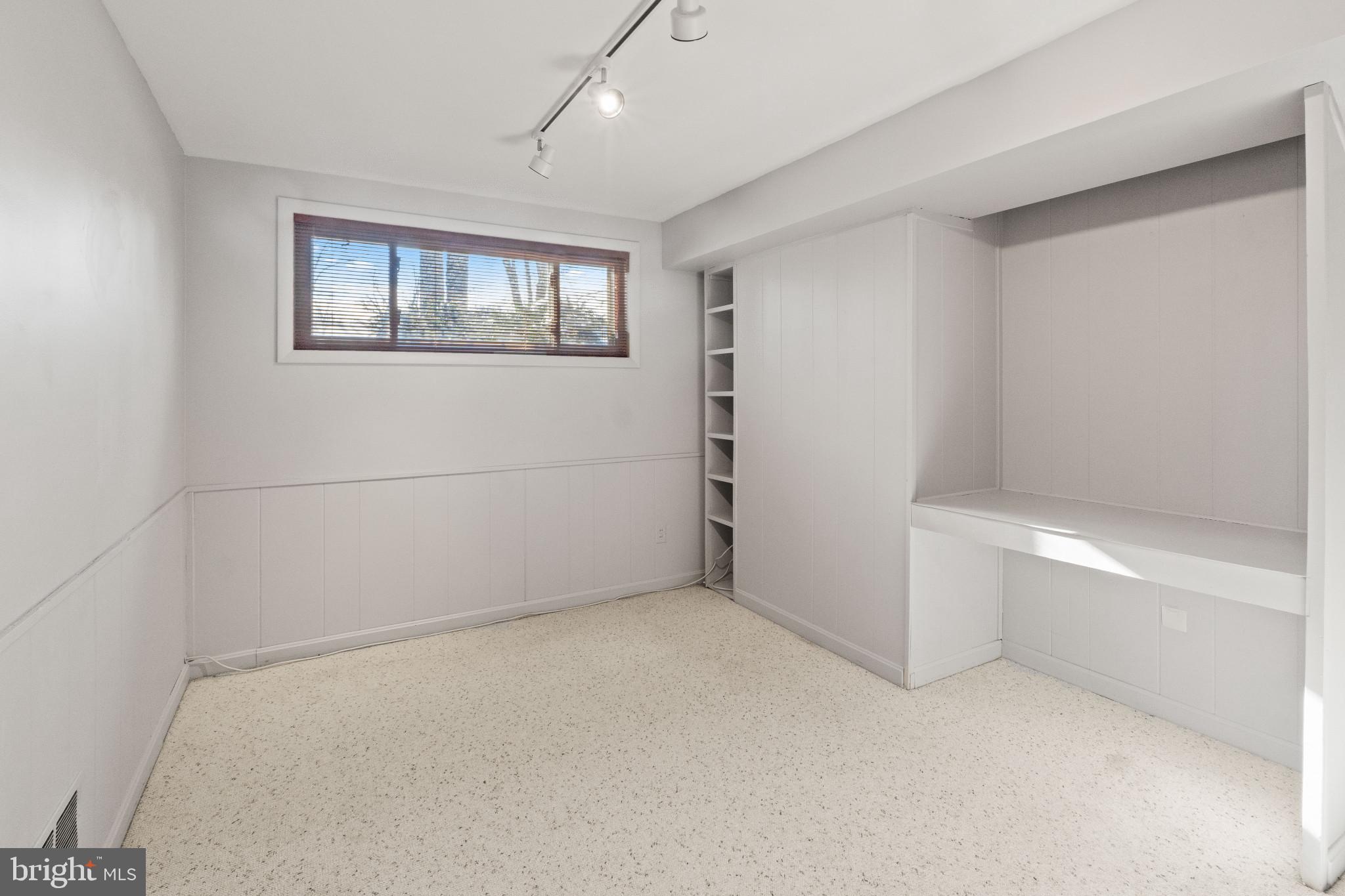 WELLINGTON ESTATES - Residential