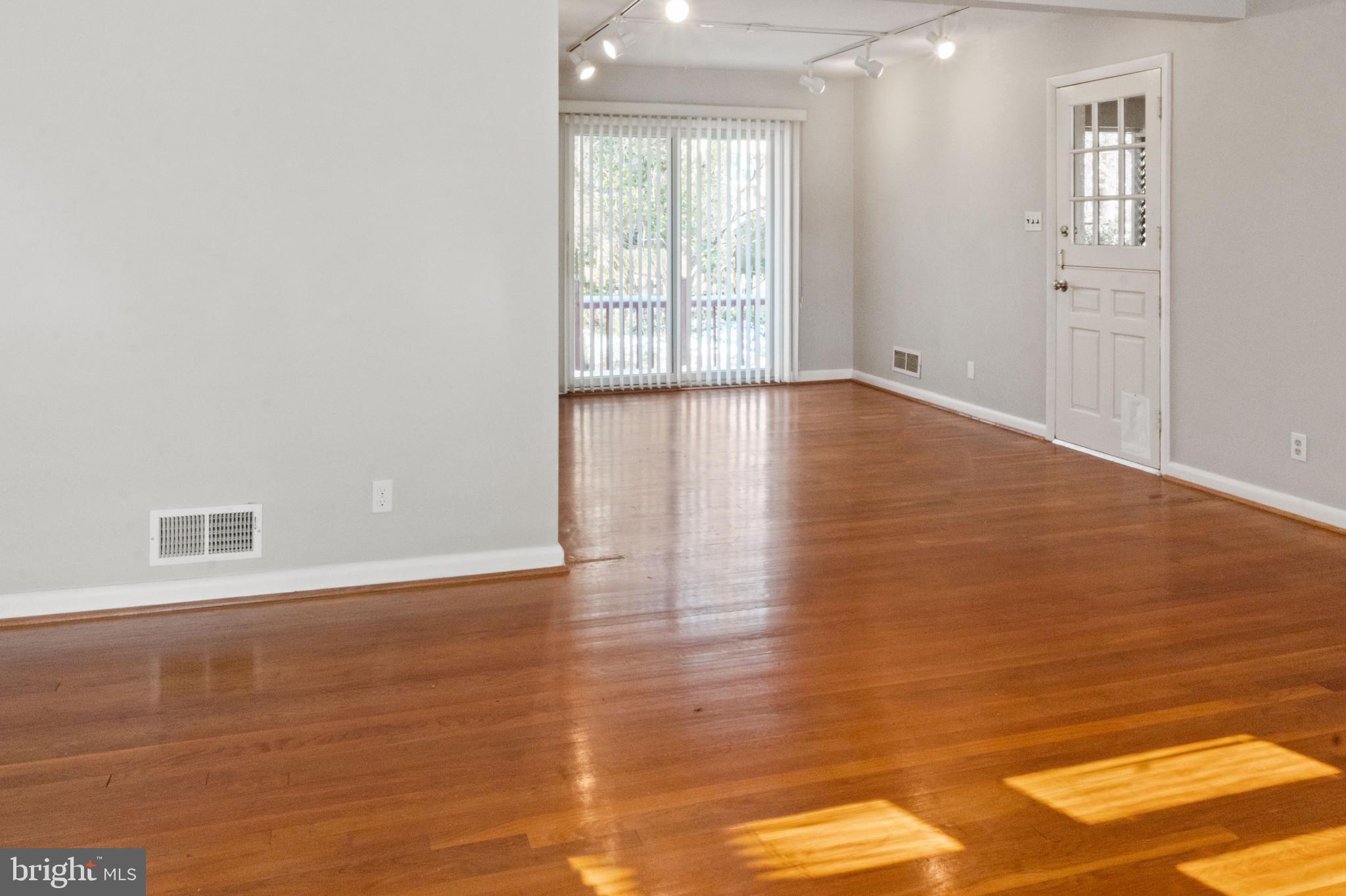 WELLINGTON ESTATES - Residential