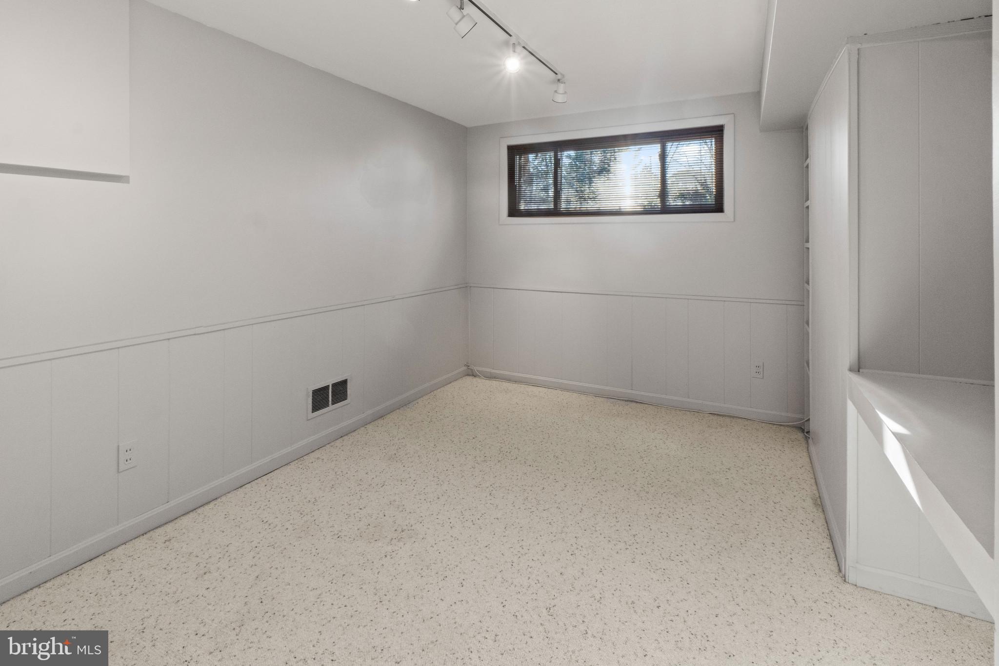 WELLINGTON ESTATES - Residential