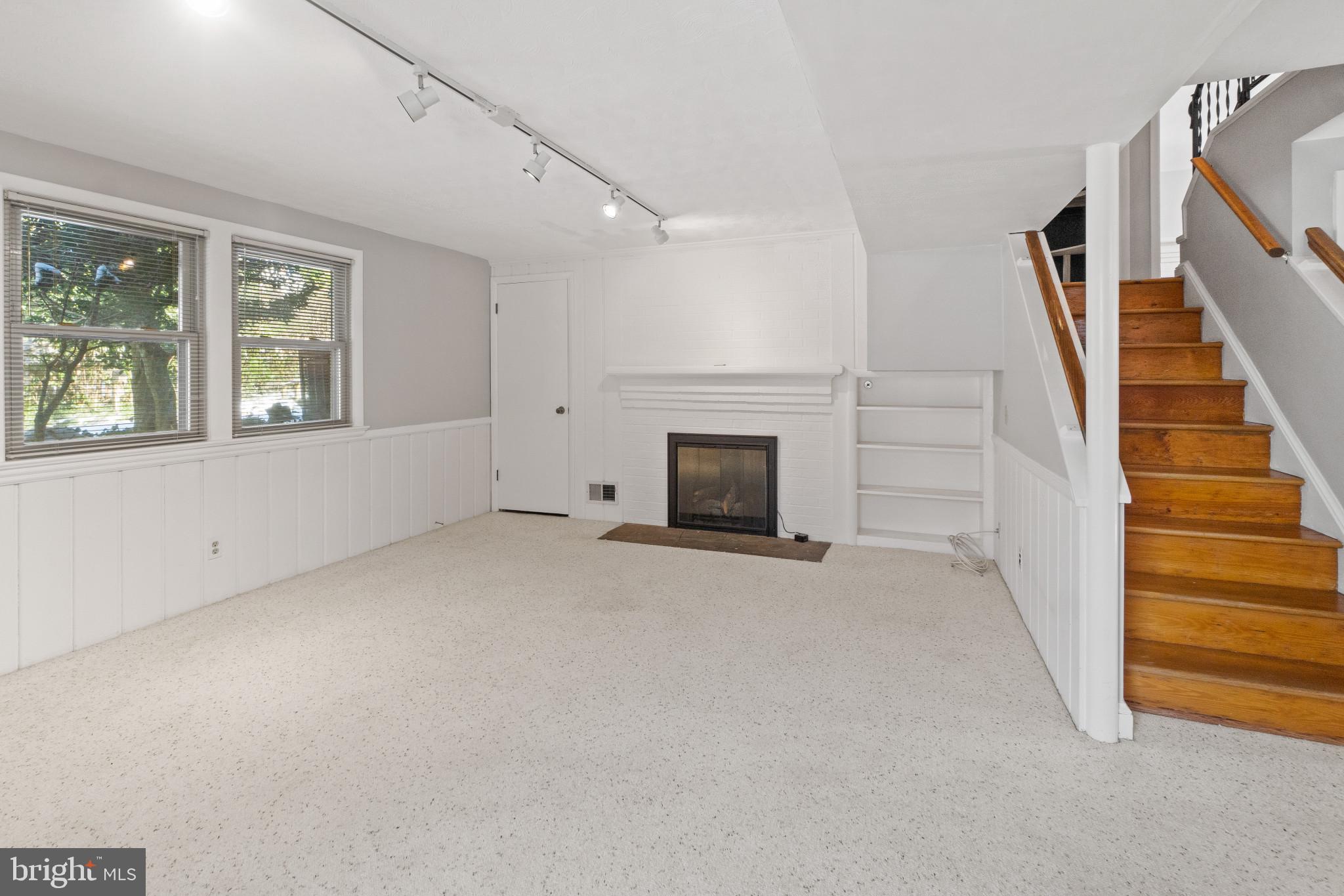 WELLINGTON ESTATES - Residential