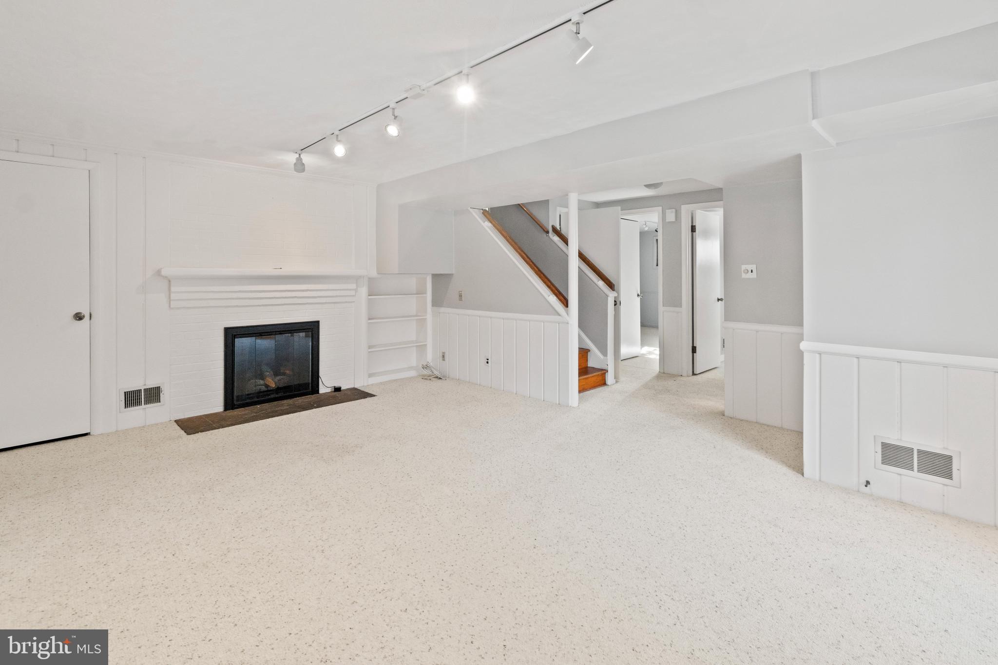 WELLINGTON ESTATES - Residential