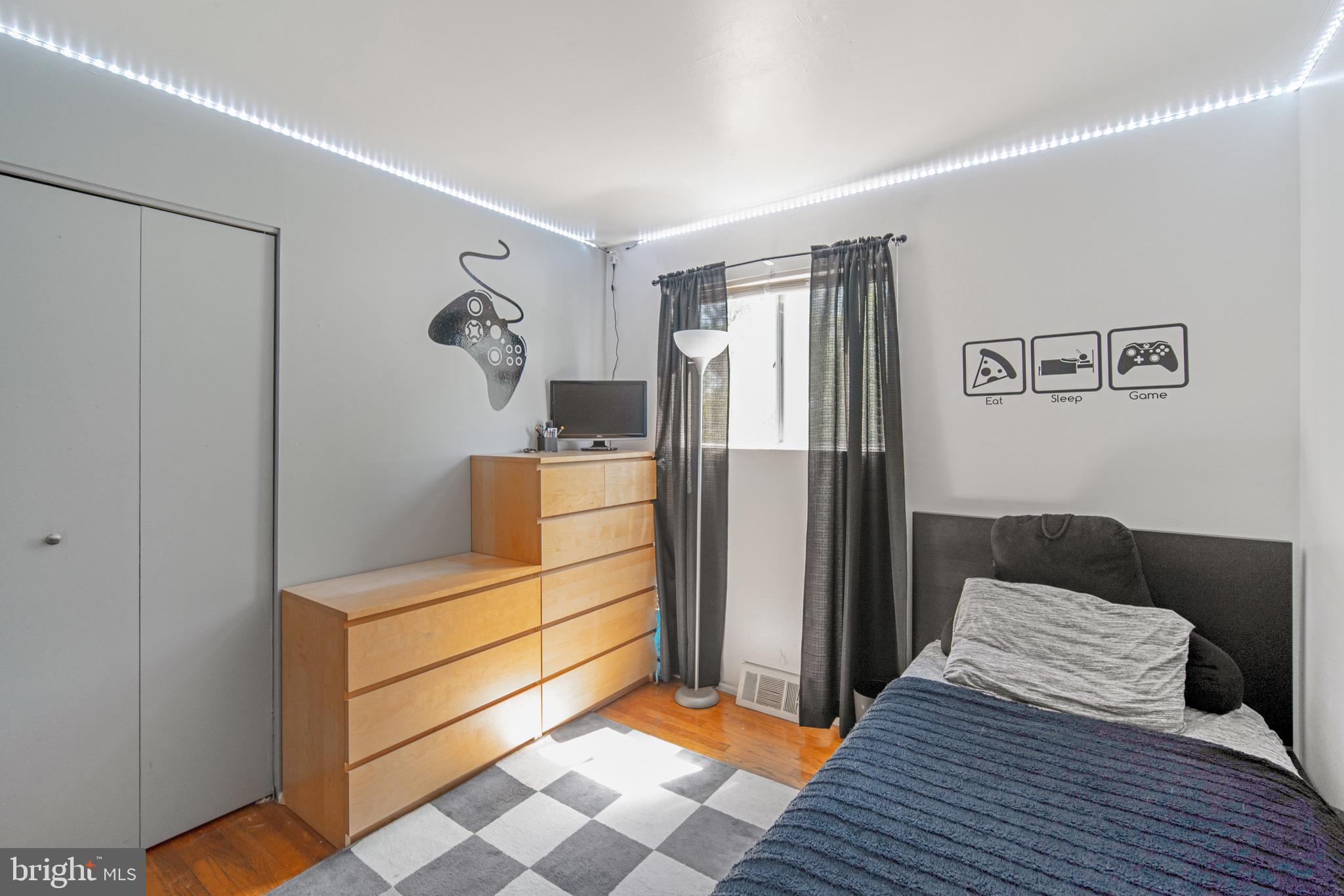 TWIN COVES - Residential