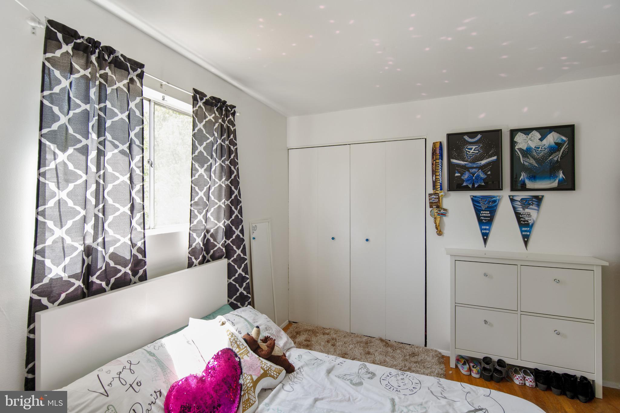 TWIN COVES - Residential