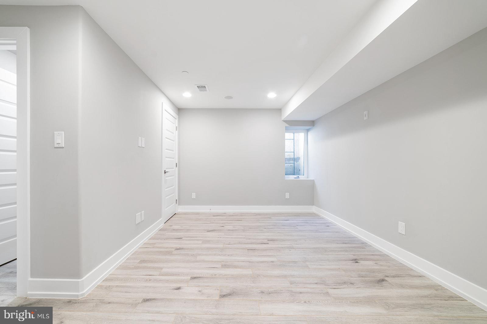 OLDE KENSINGTON - Residential Lease