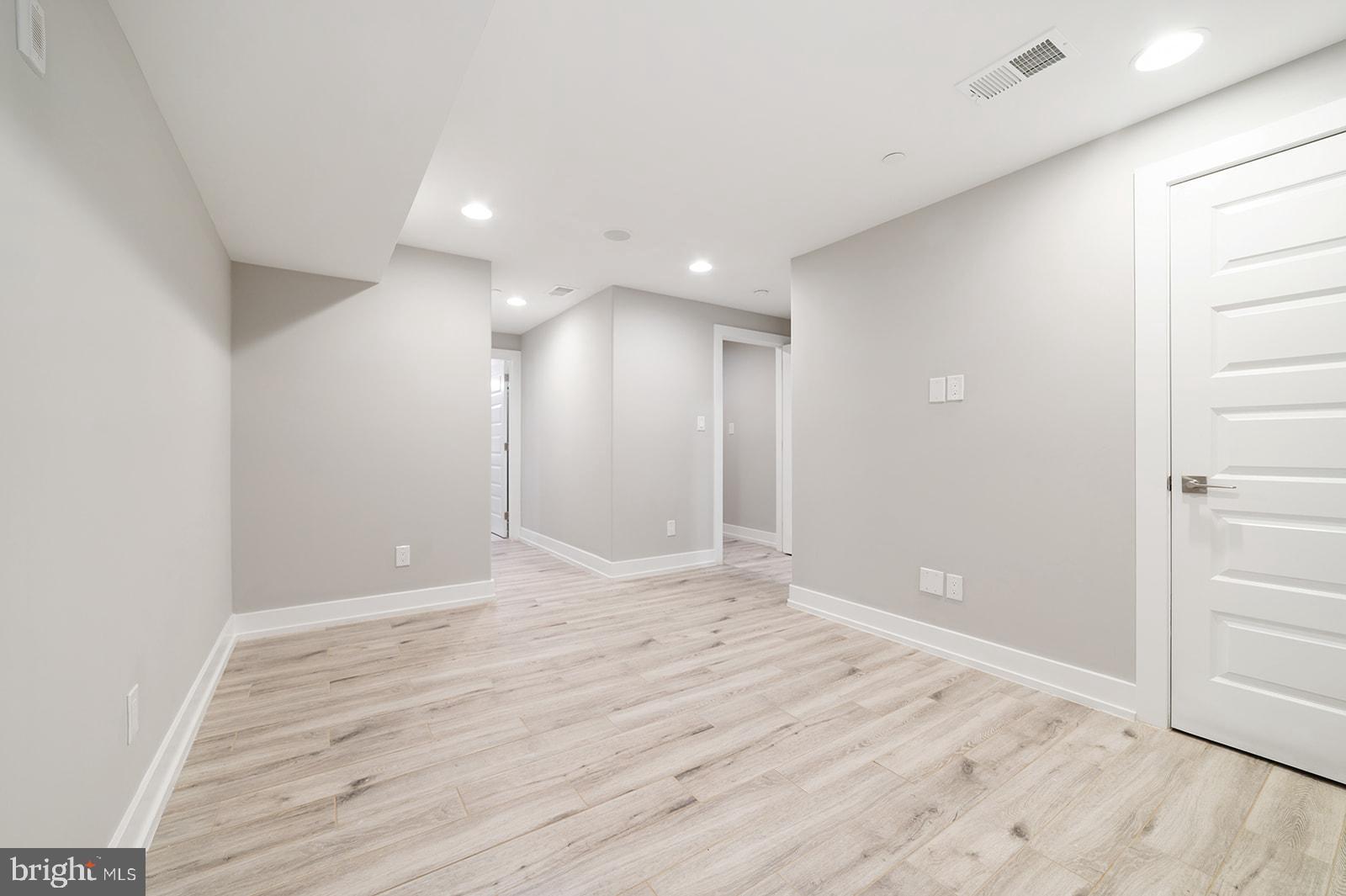 OLDE KENSINGTON - Residential Lease