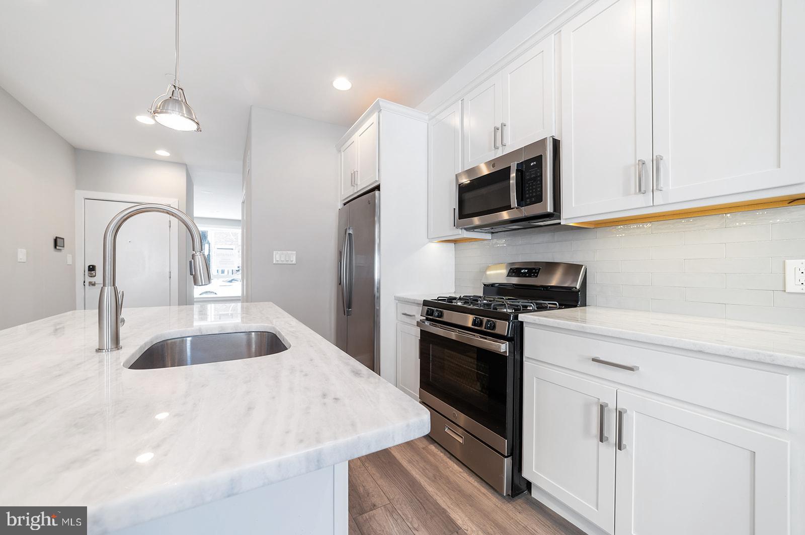 OLDE KENSINGTON - Residential Lease