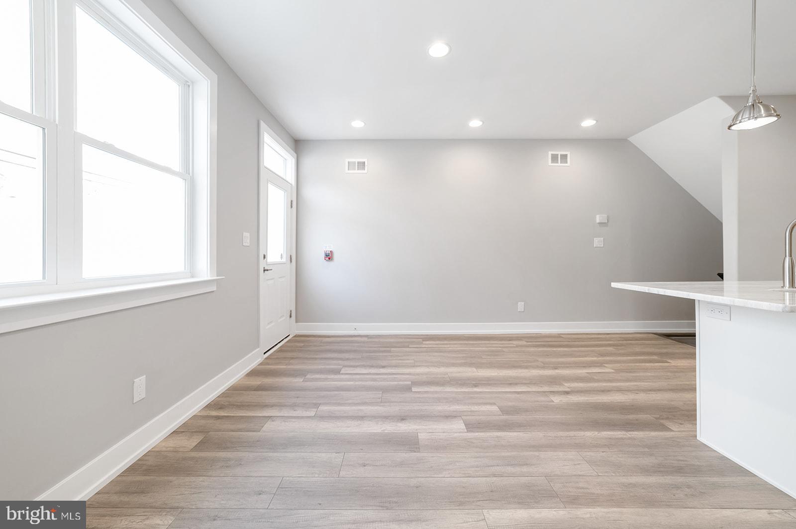 OLDE KENSINGTON - Residential Lease