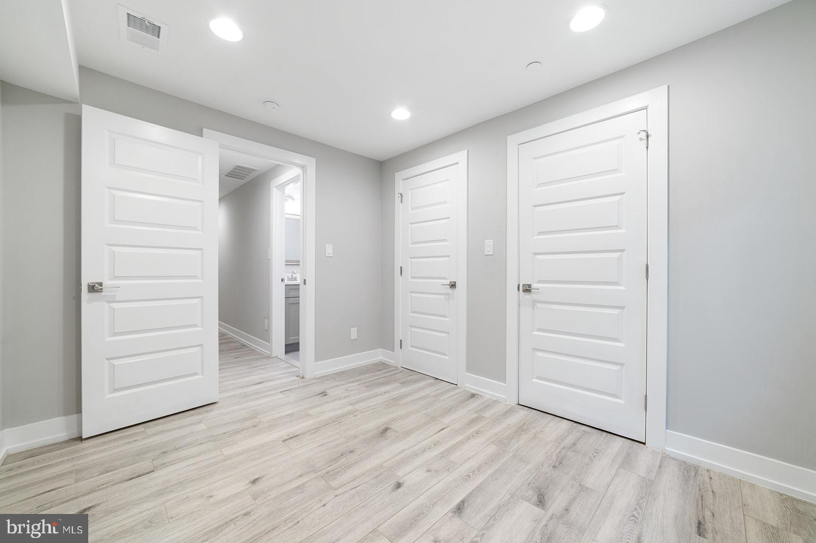 OLDE KENSINGTON - Residential Lease