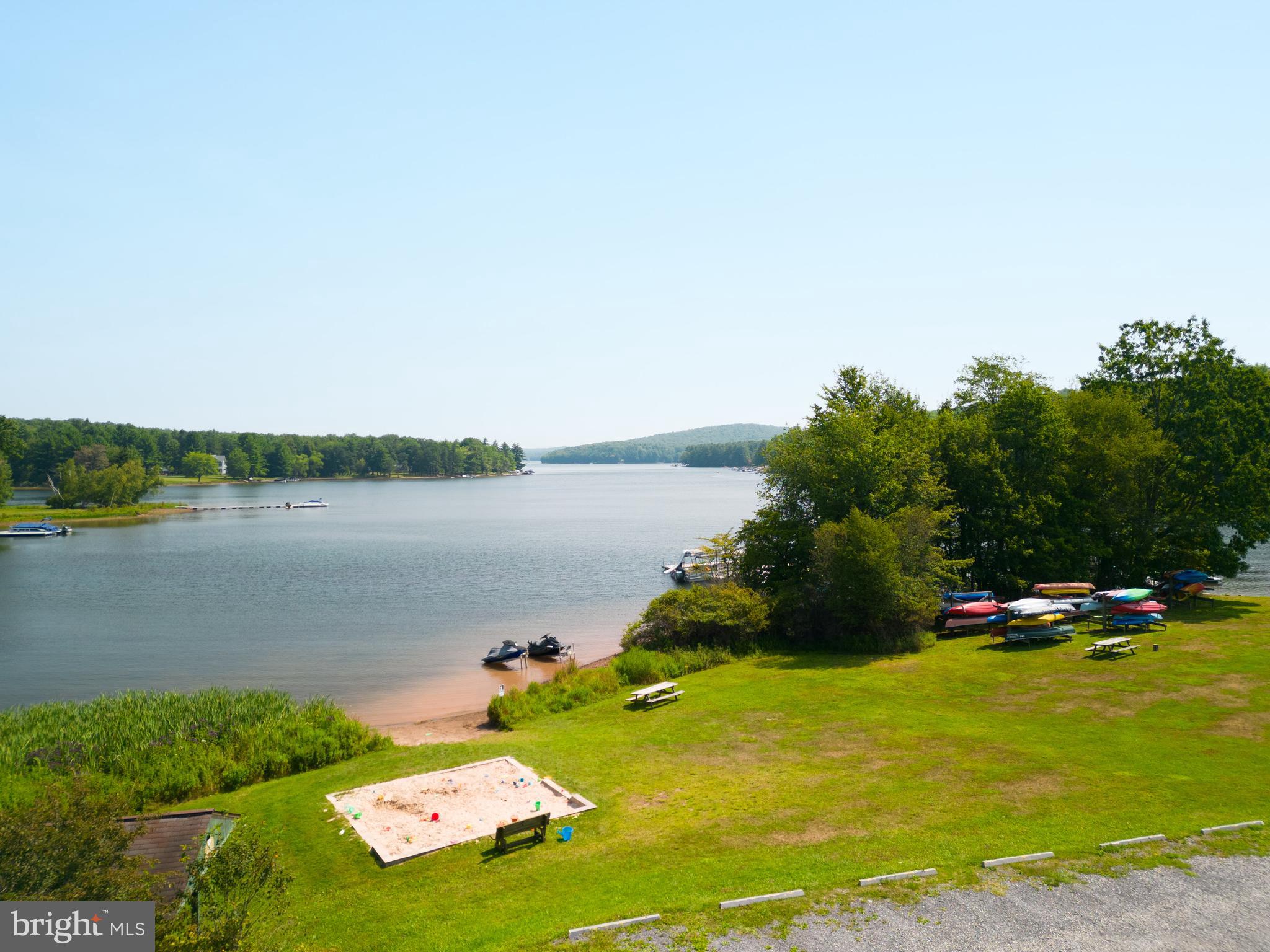 PARADISE POINT - Land