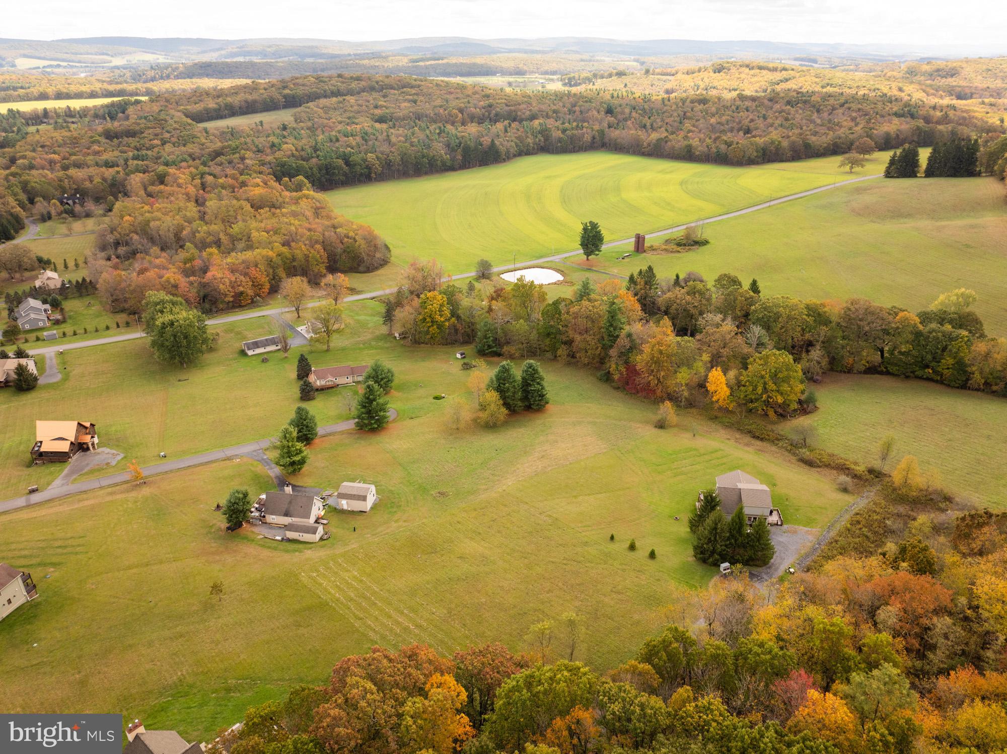 PARADISE POINT - Land