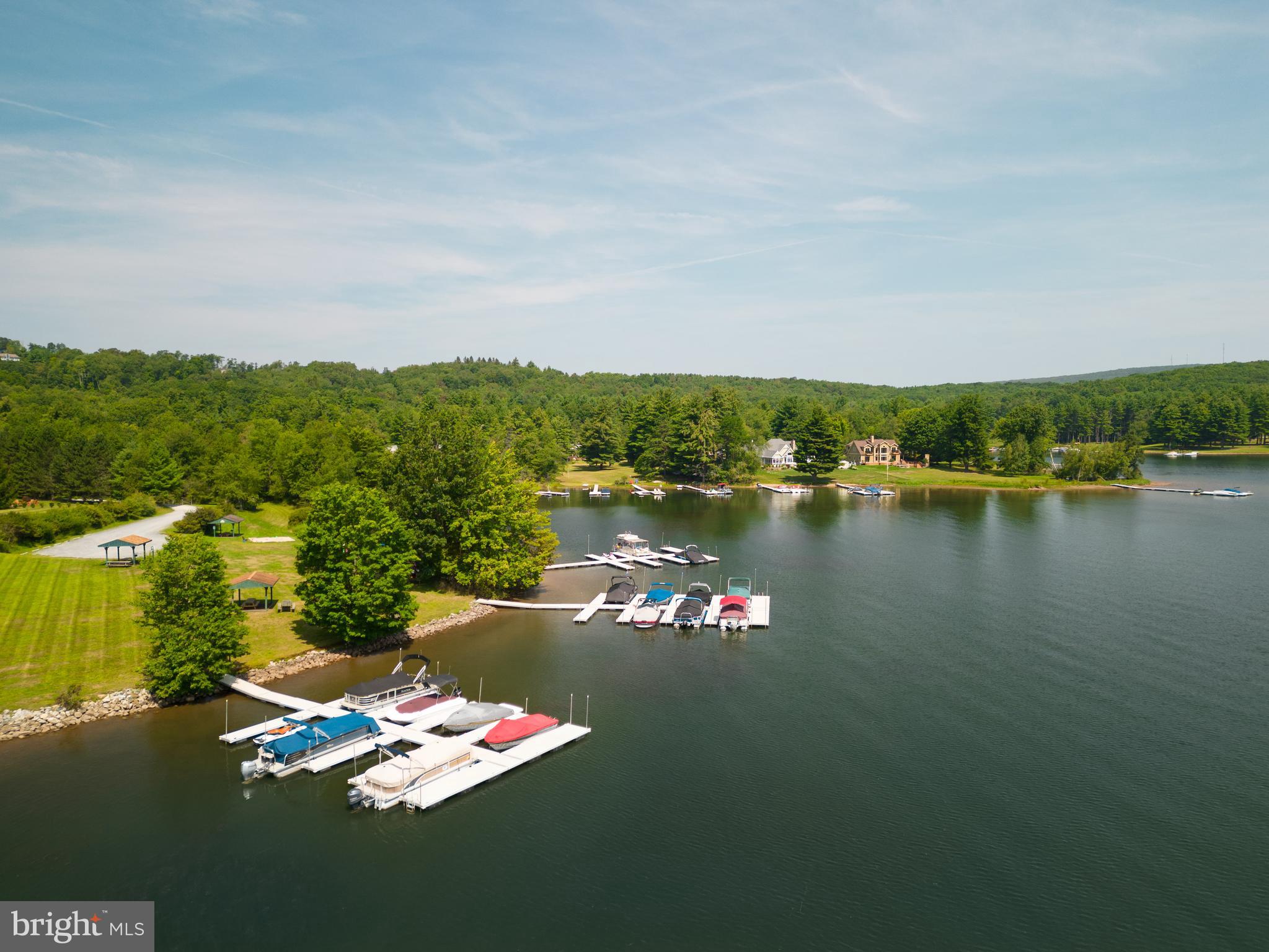 PARADISE POINT - Land