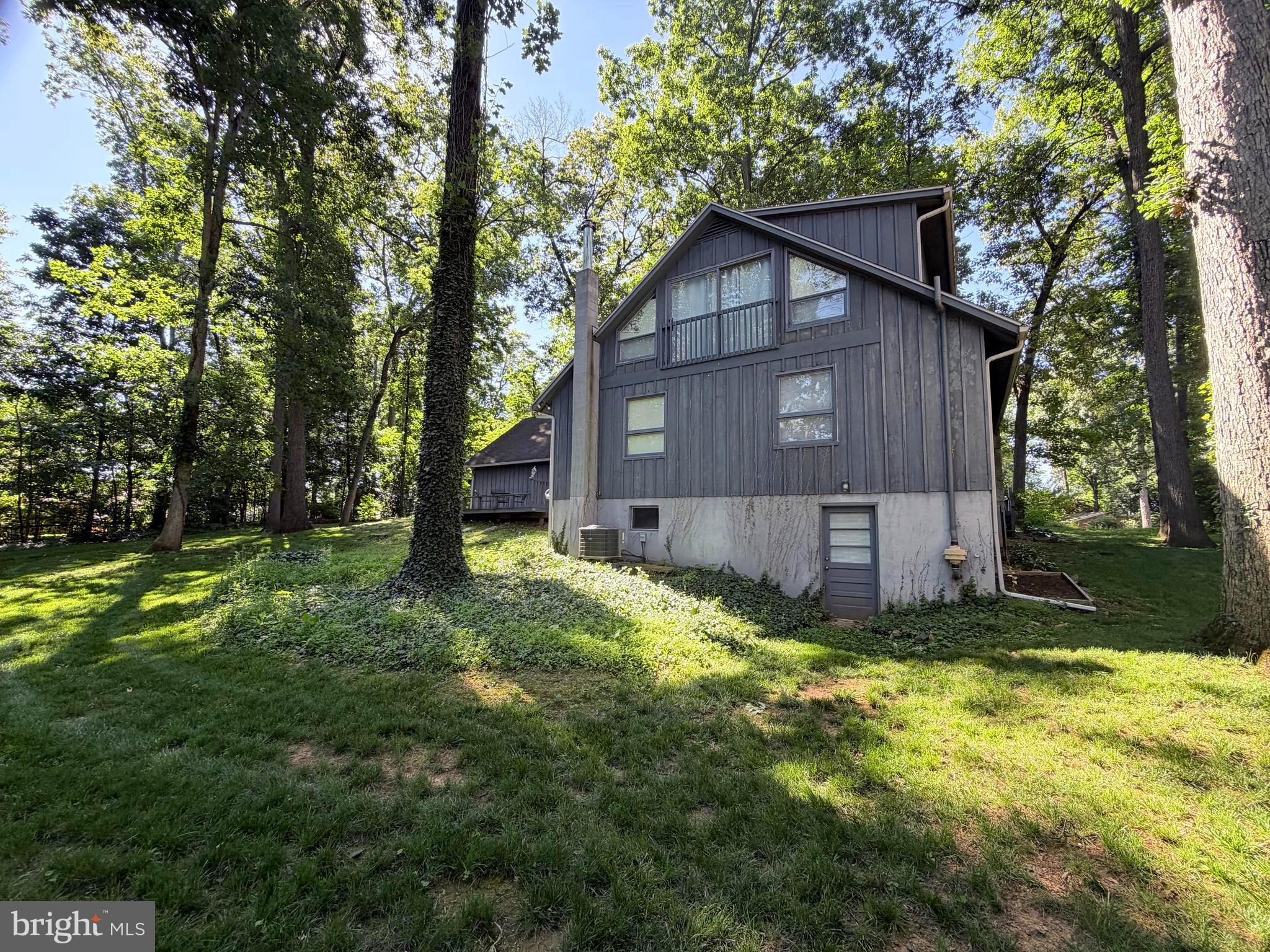 6067 GREENBRIAR COURT