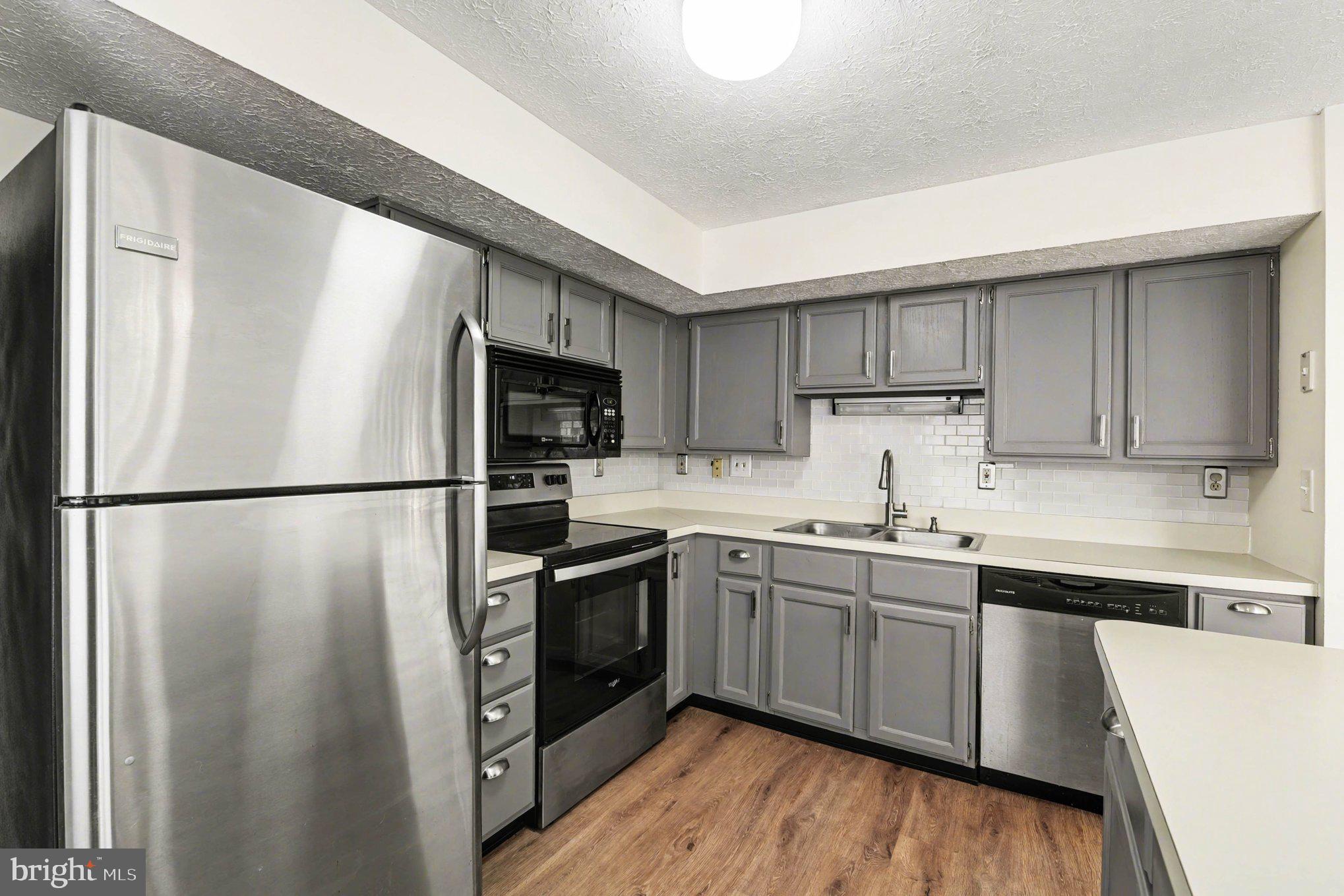 LAUREL WOODS - Residential