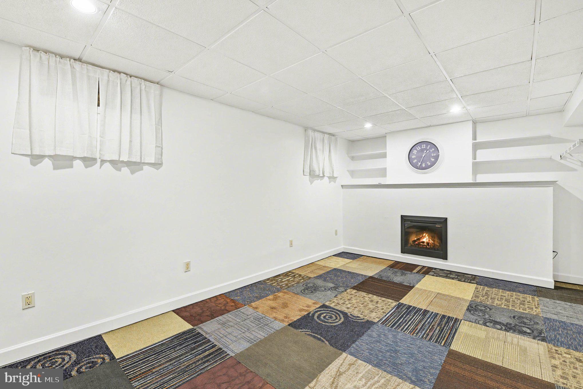 LAUREL WOODS - Residential