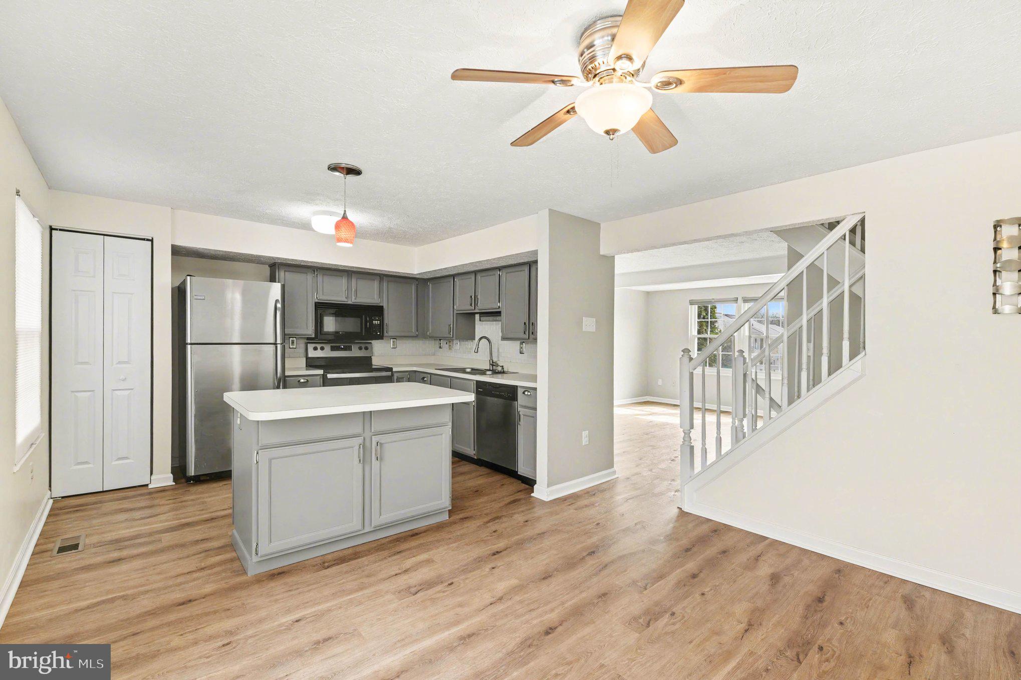 LAUREL WOODS - Residential