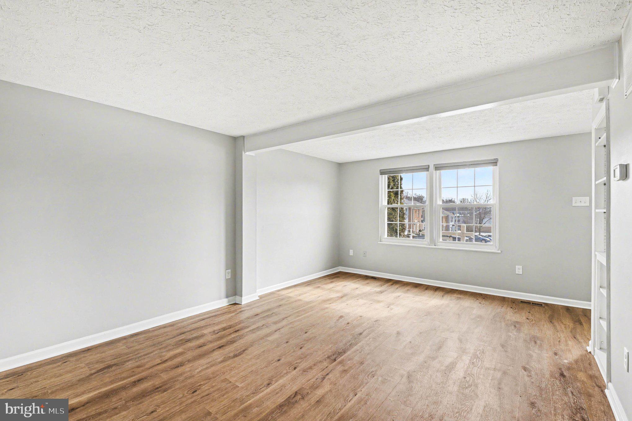 LAUREL WOODS - Residential