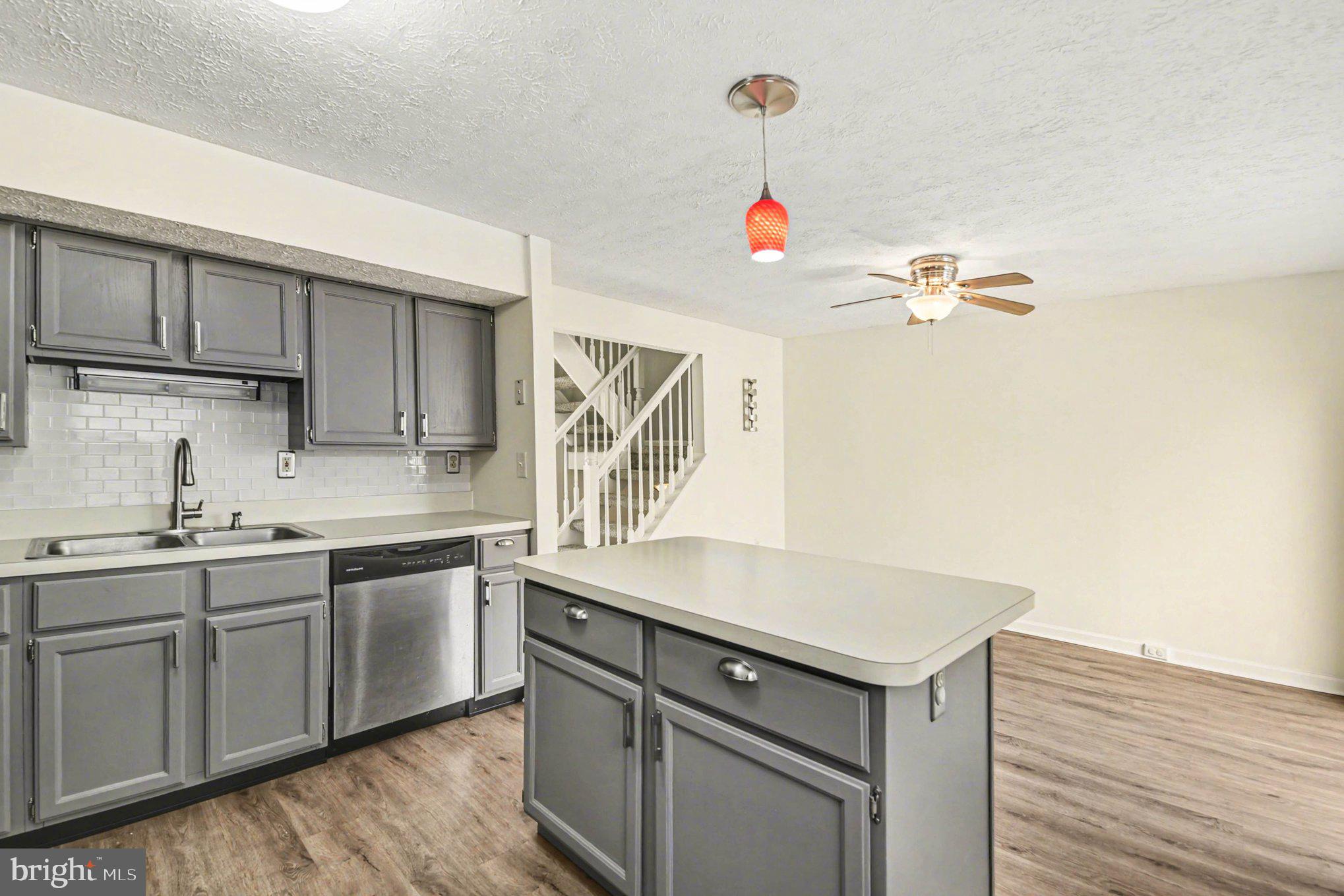 LAUREL WOODS - Residential