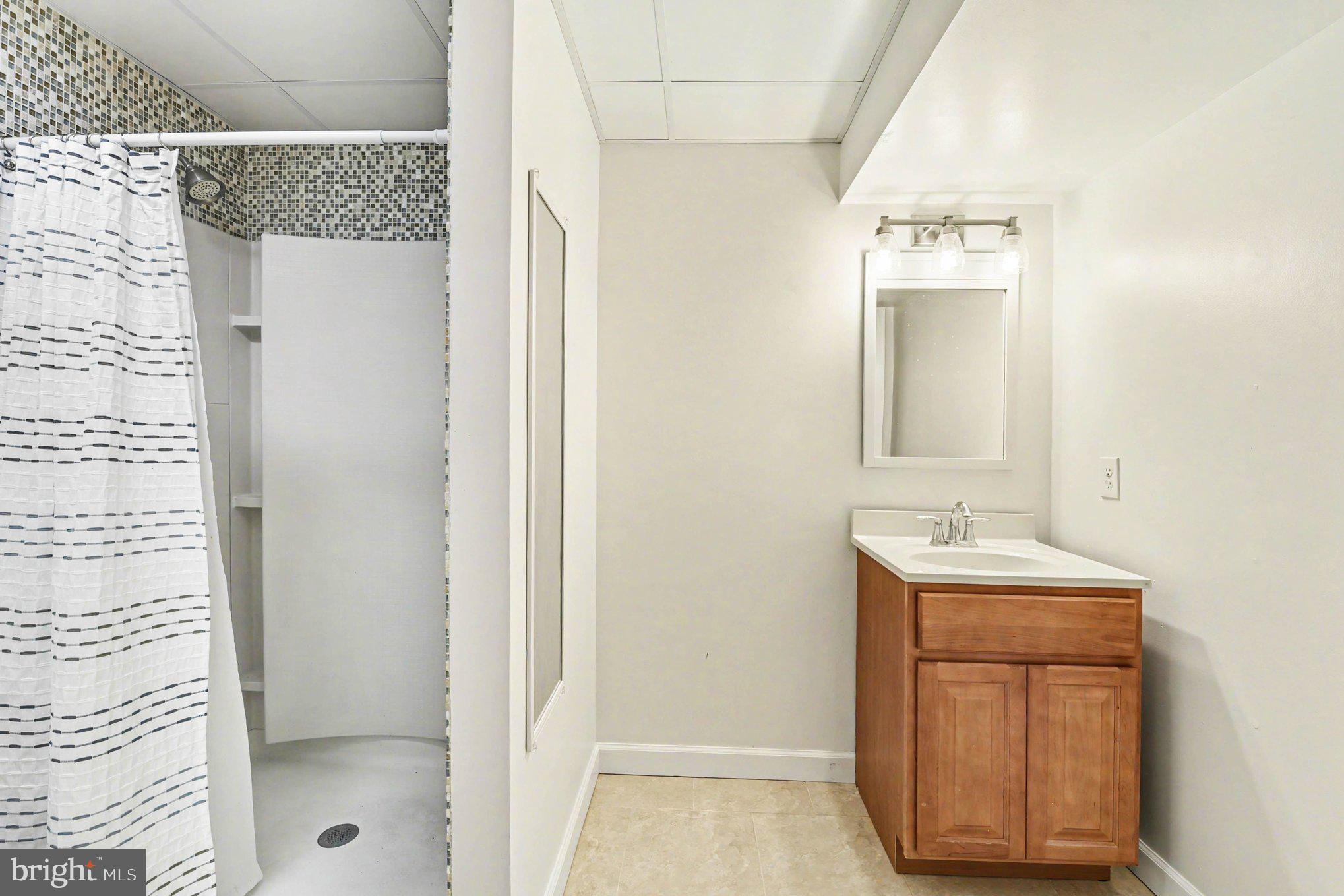 LAUREL WOODS - Residential