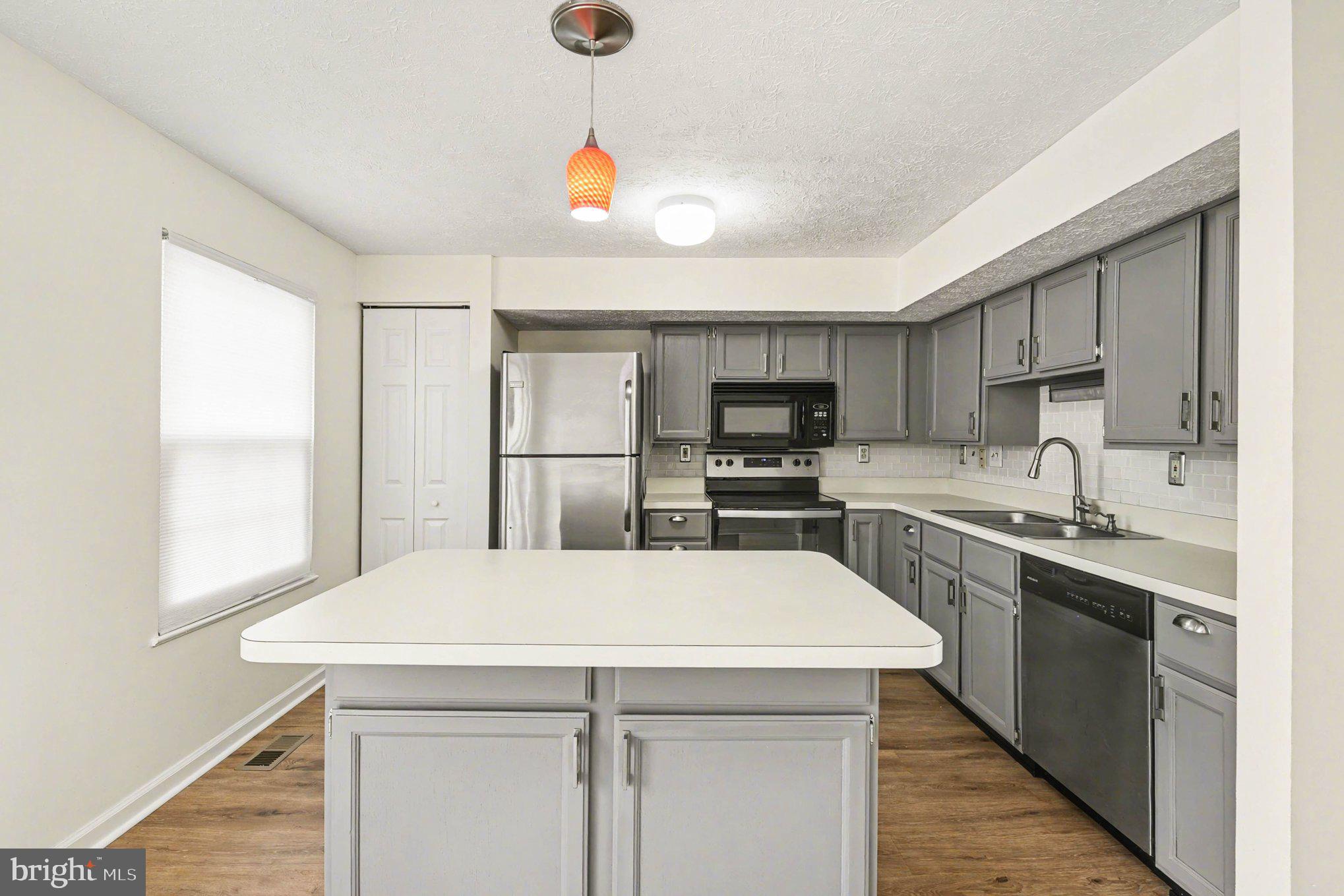 LAUREL WOODS - Residential