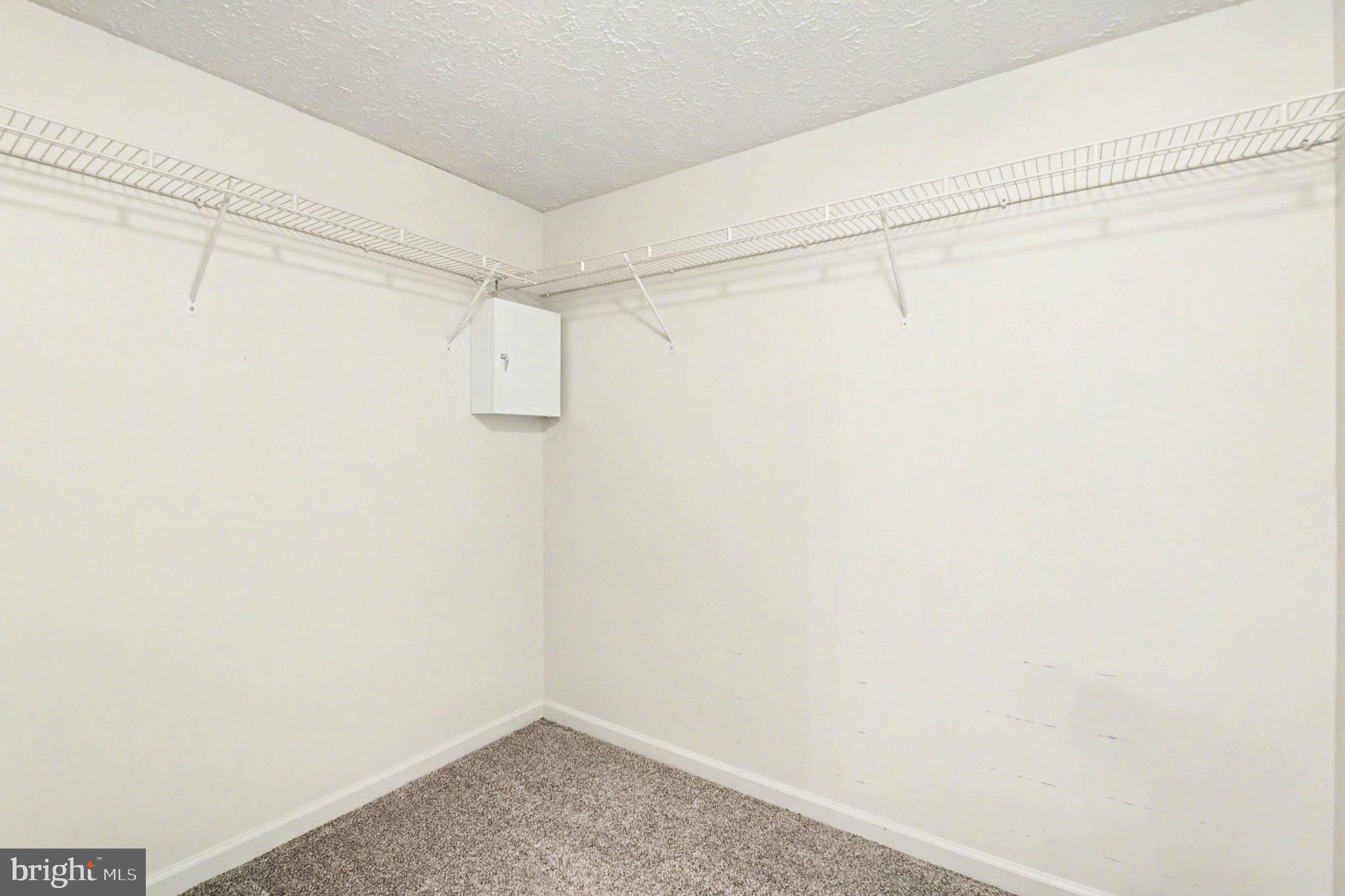 LAUREL WOODS - Residential