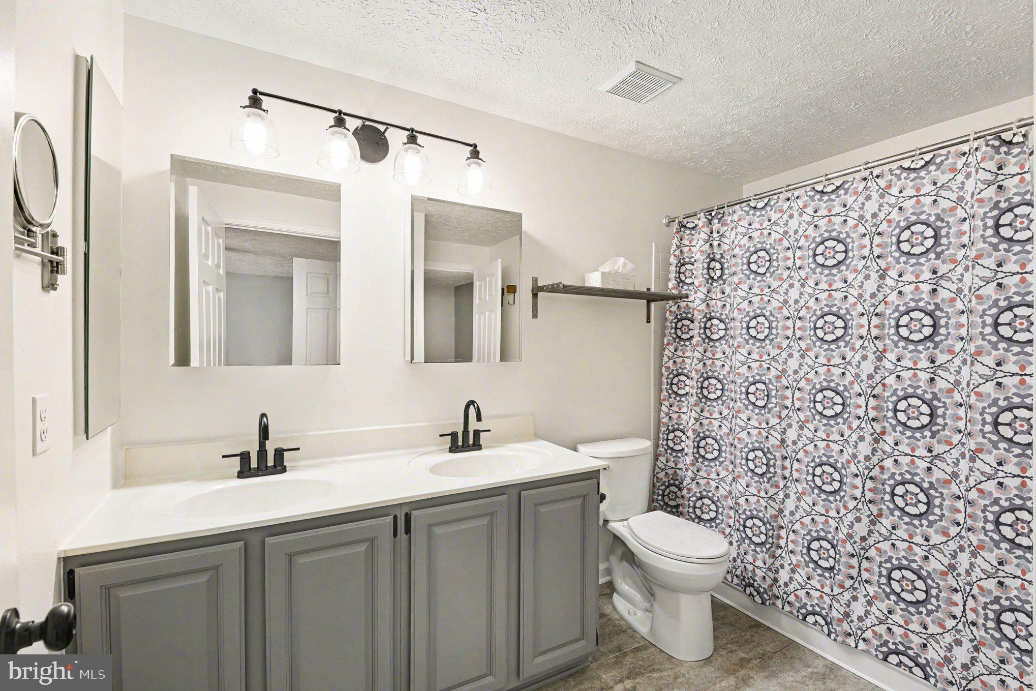 LAUREL WOODS - Residential