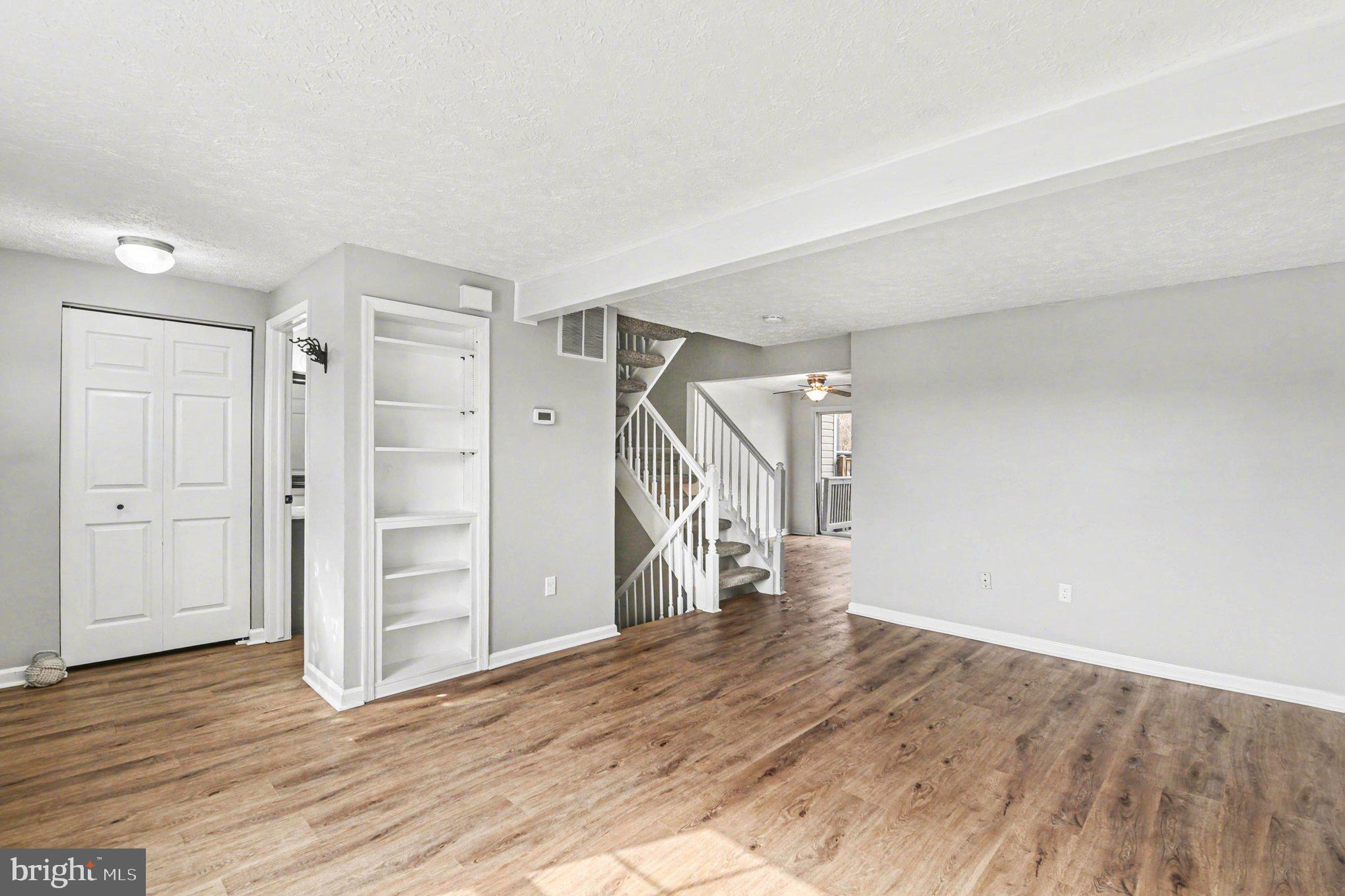 LAUREL WOODS - Residential