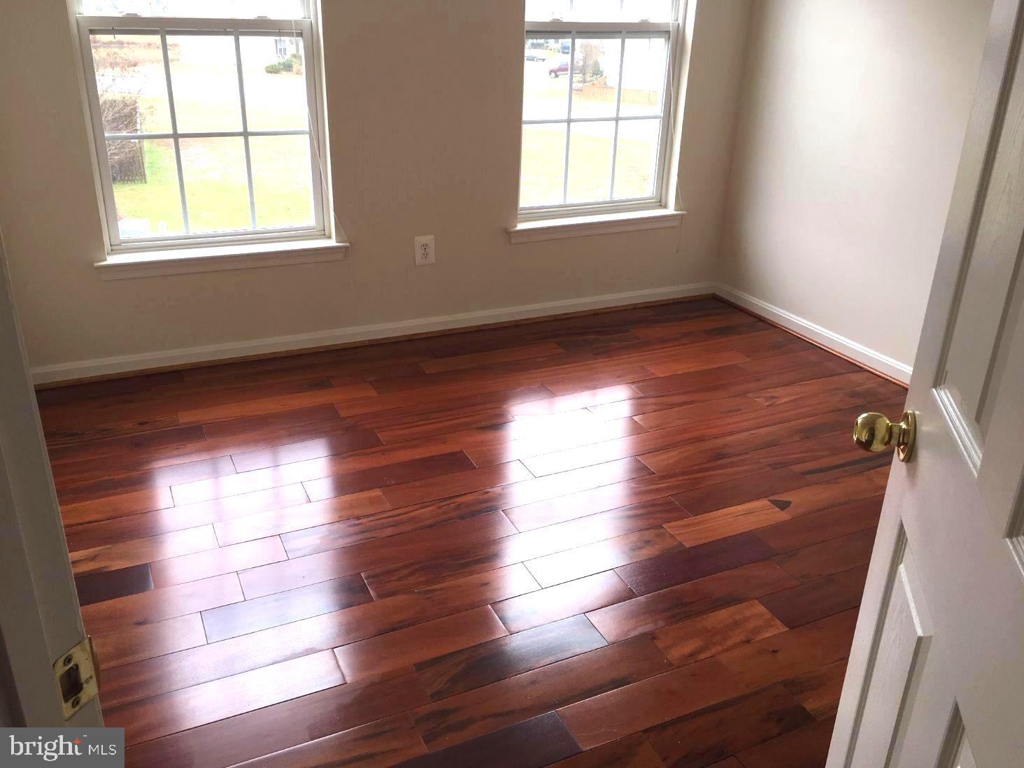 WESTBURY PUB - Residential