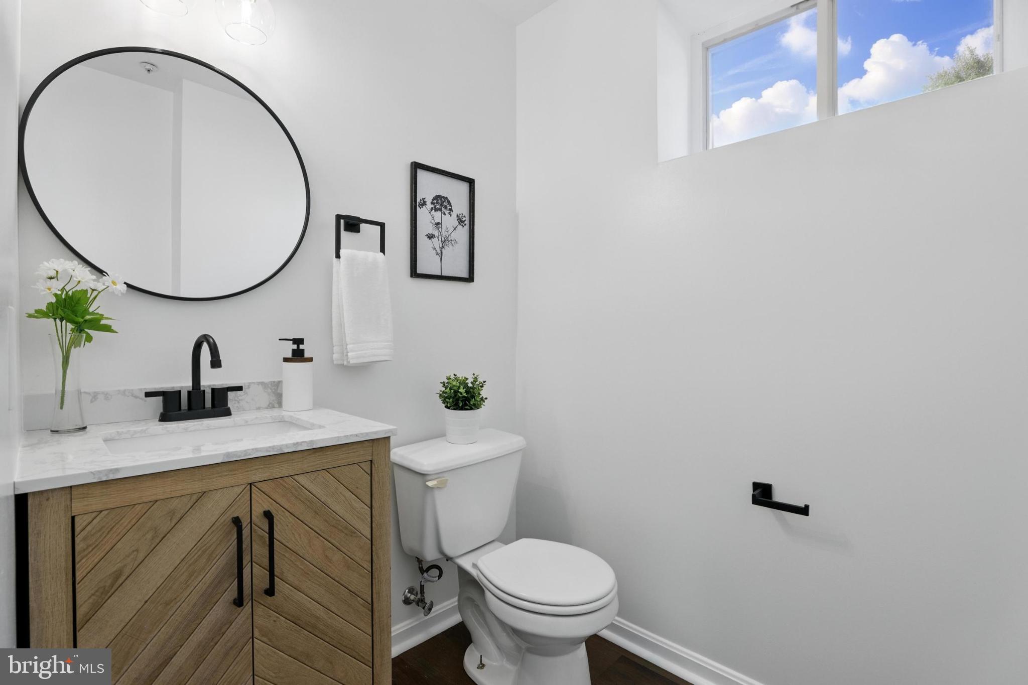 COLONY SQUARE - Residential