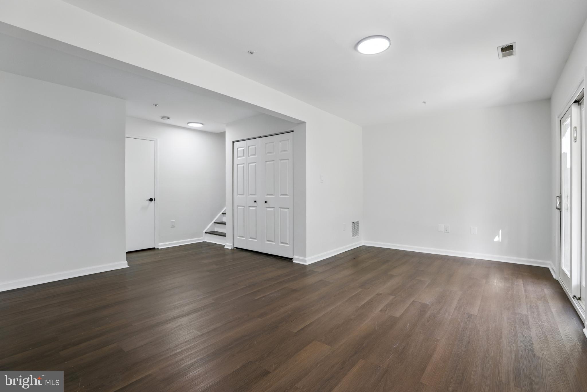 COLONY SQUARE - Residential