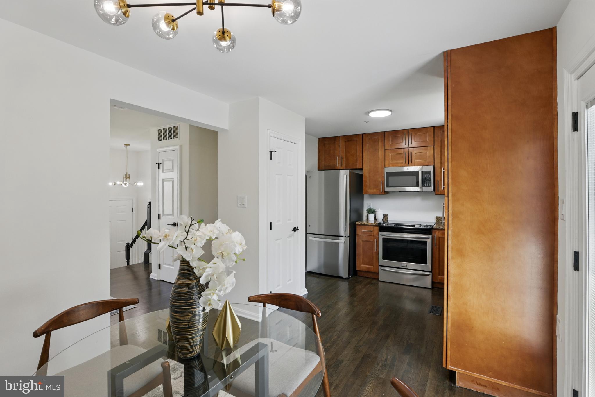 COLONY SQUARE - Residential