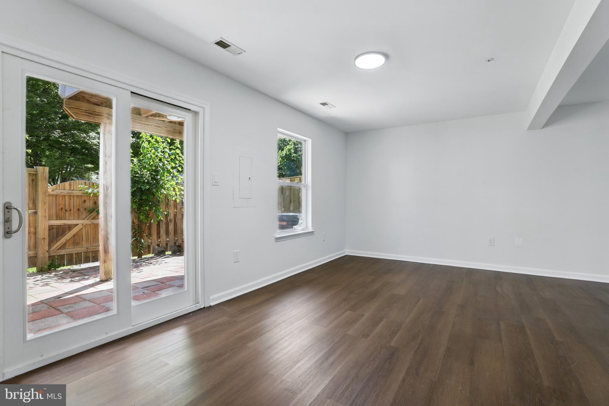 COLONY SQUARE - Residential