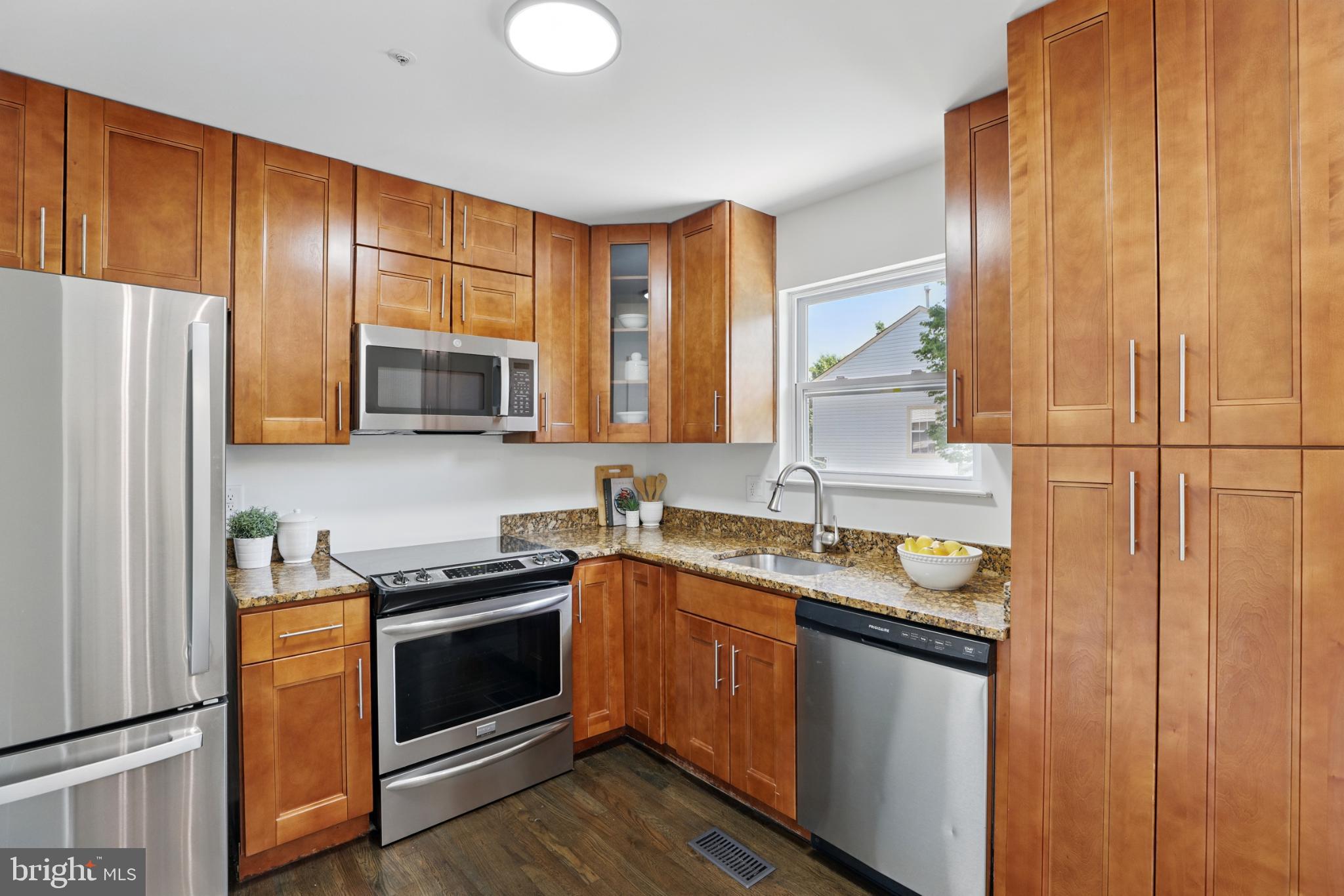 COLONY SQUARE - Residential