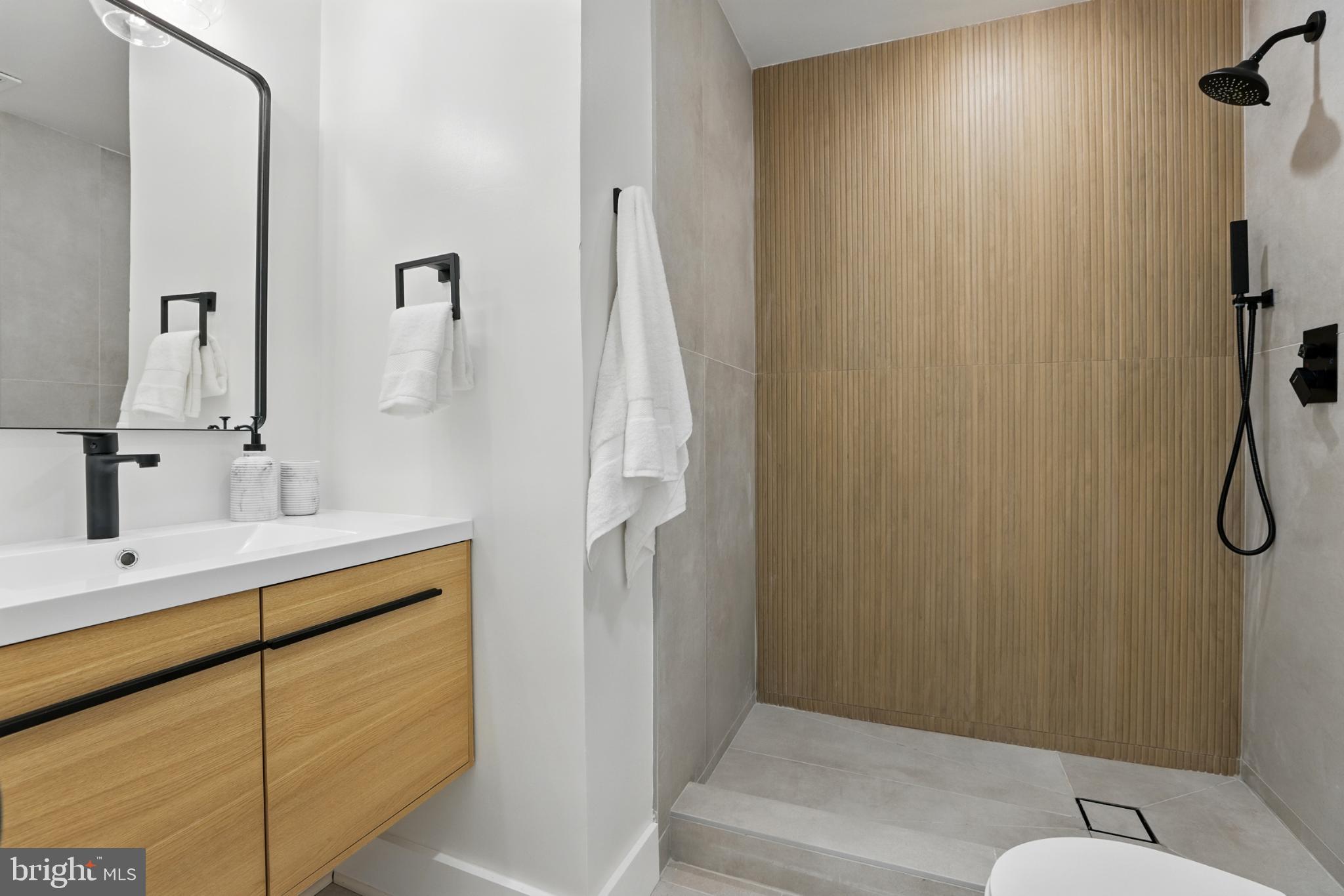 COLONY SQUARE - Residential