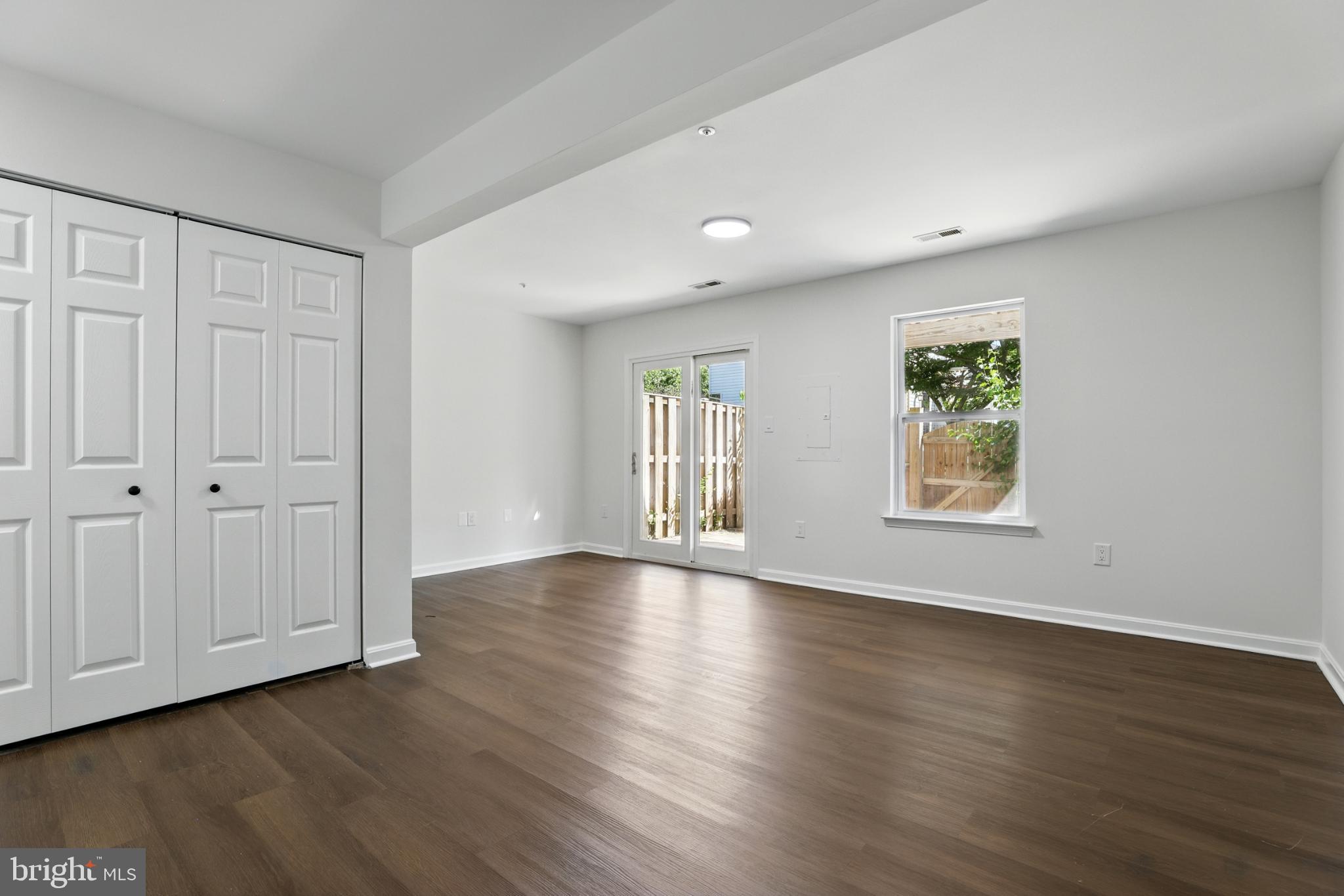 COLONY SQUARE - Residential