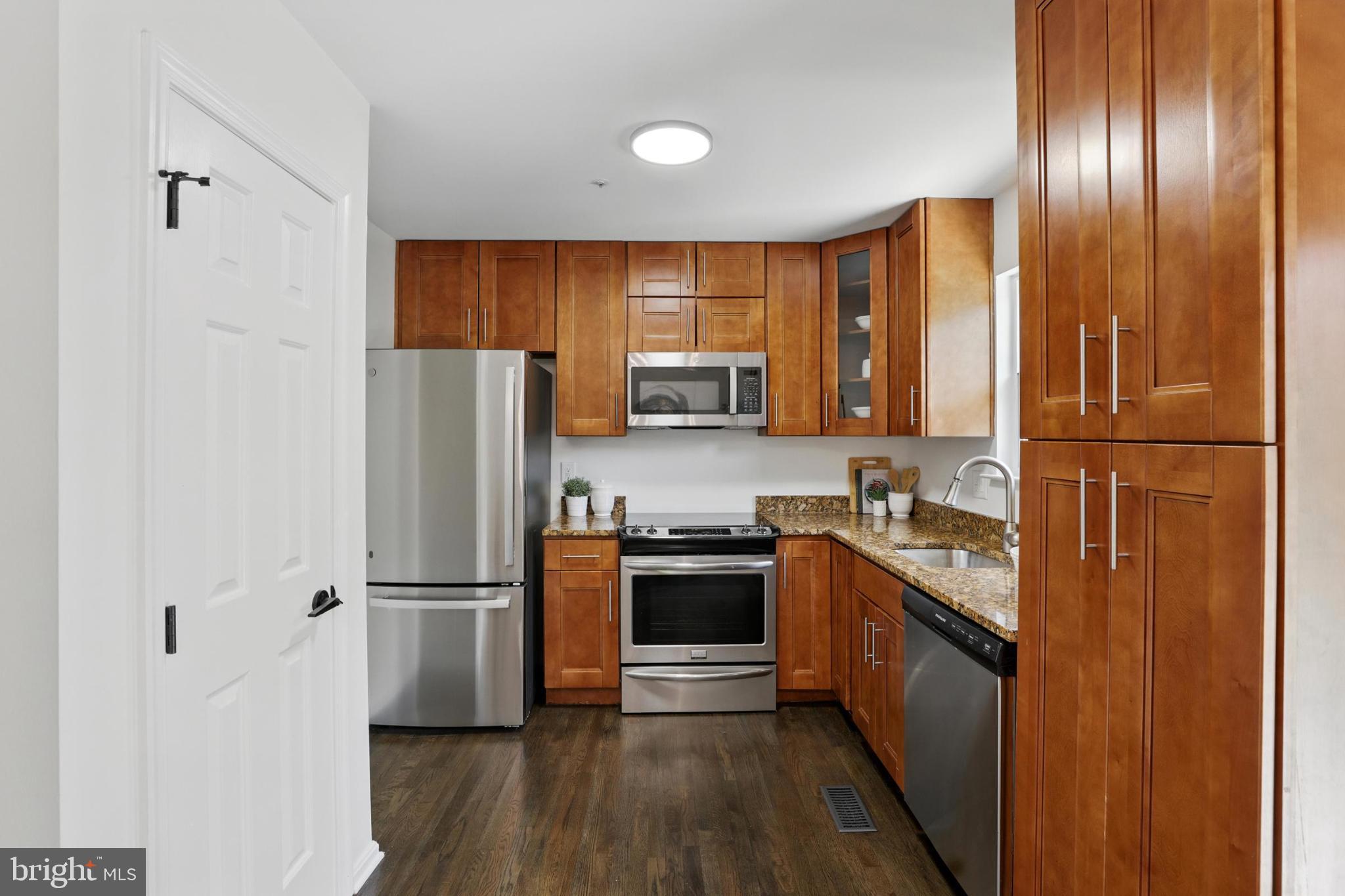 COLONY SQUARE - Residential